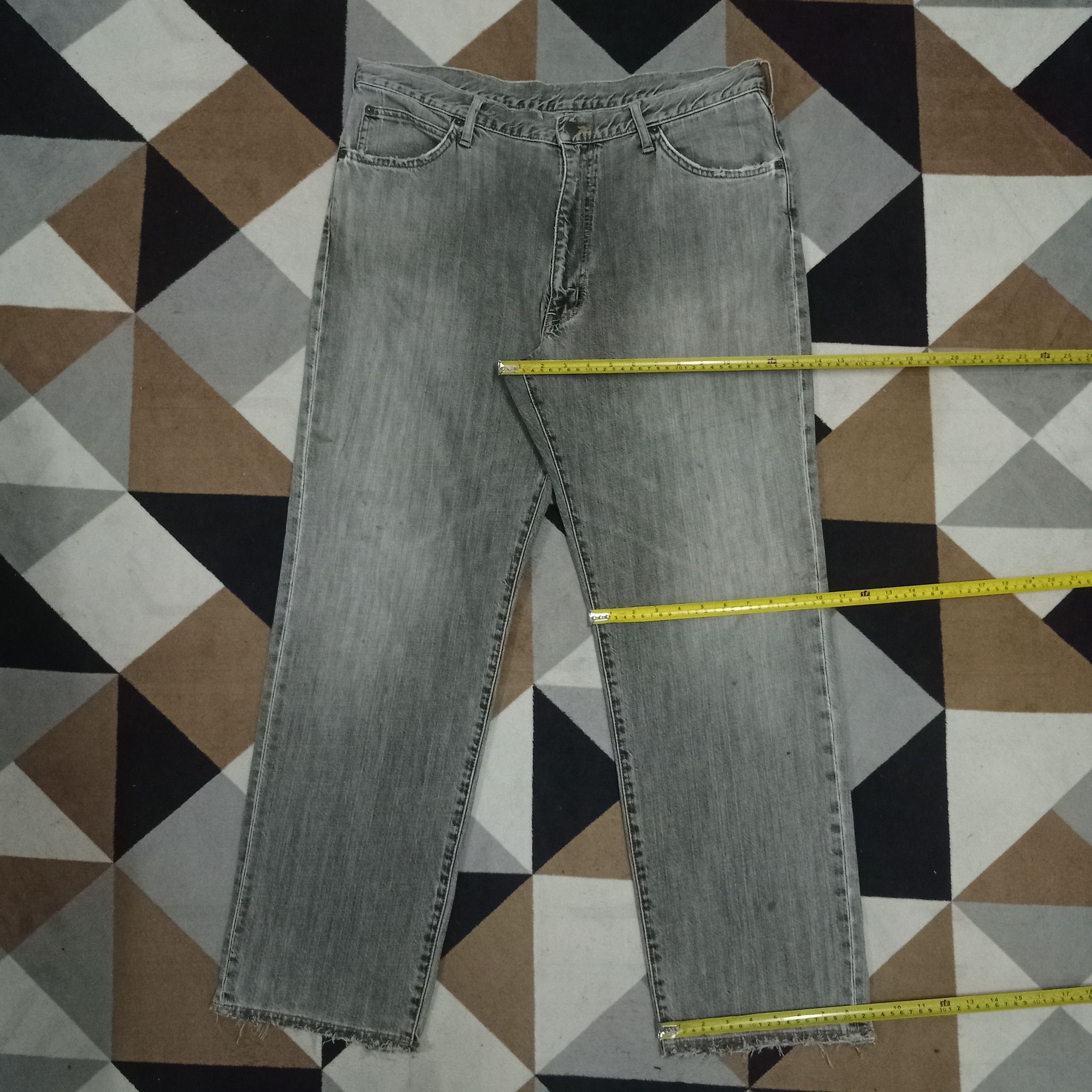 Wrangler Vintage Wrangler Frayed Hem Distressed Baggy Style Jeans Size US 39 - 12 Thumbnail