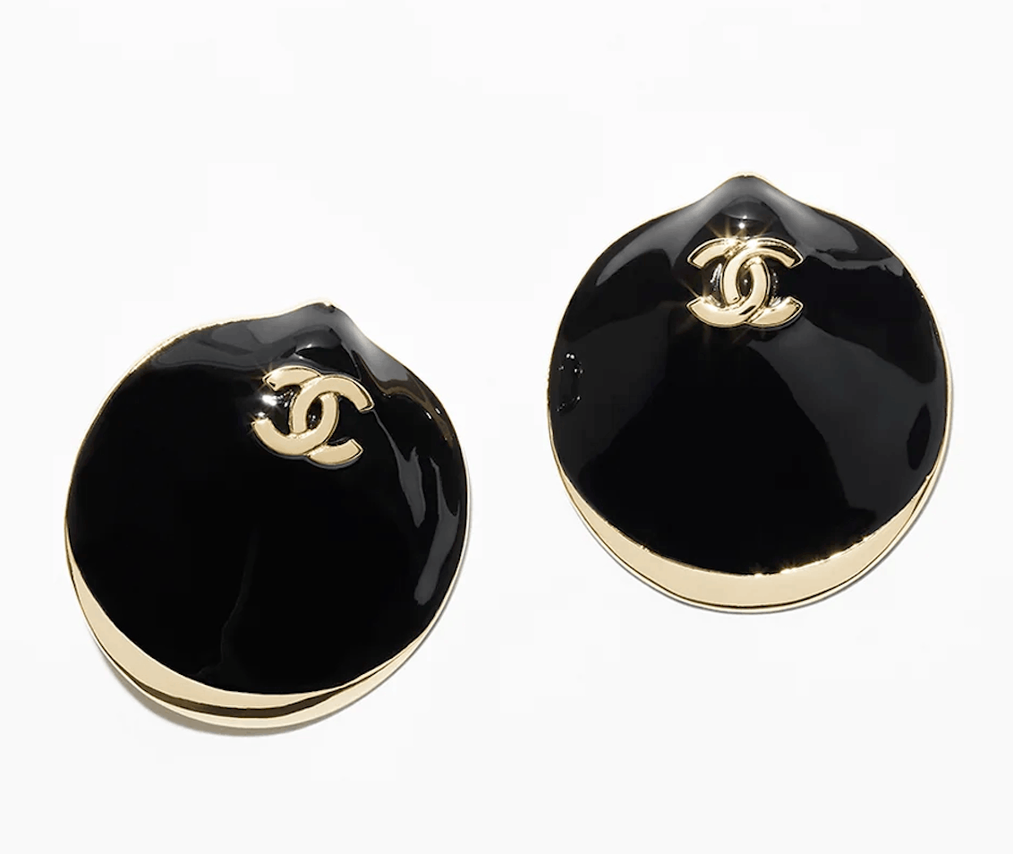 Chanel 26M Coco Beach Gold Shell Seashell CC Logo Dangle Earrings Size ONE SIZE - 1 Thumbnail