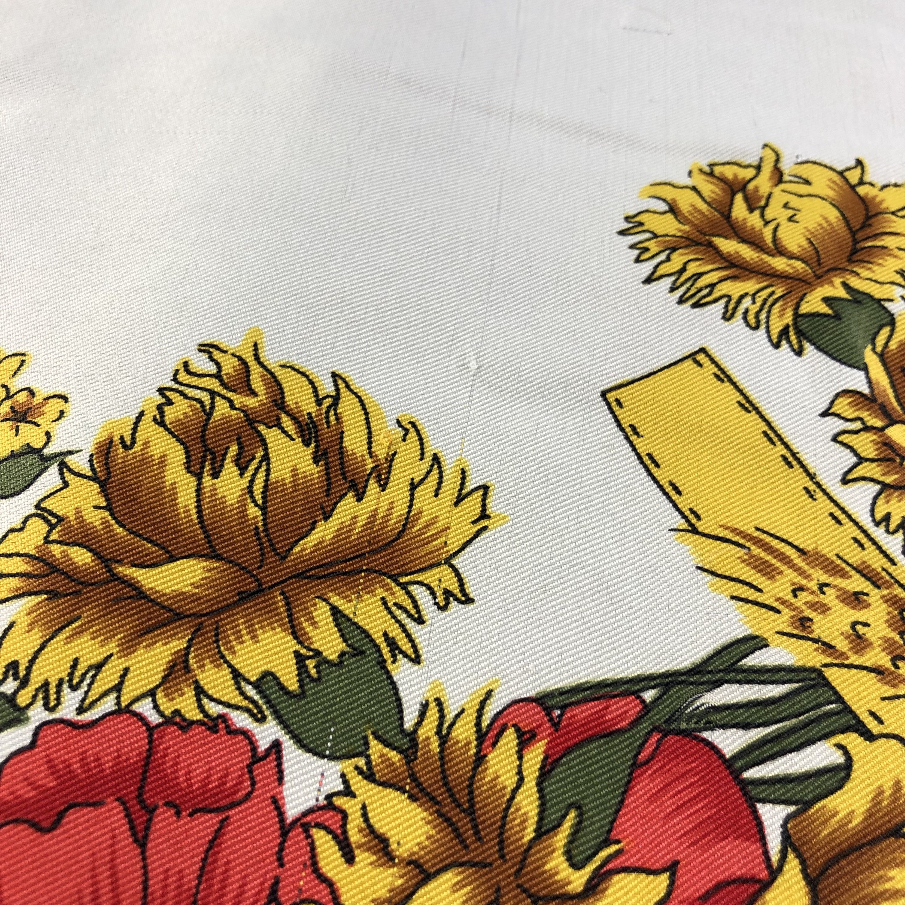 Vintage Vintage Luxury Hand Rolled made in France Silk Scarf M572 Size ONE SIZE - 15 Thumbnail