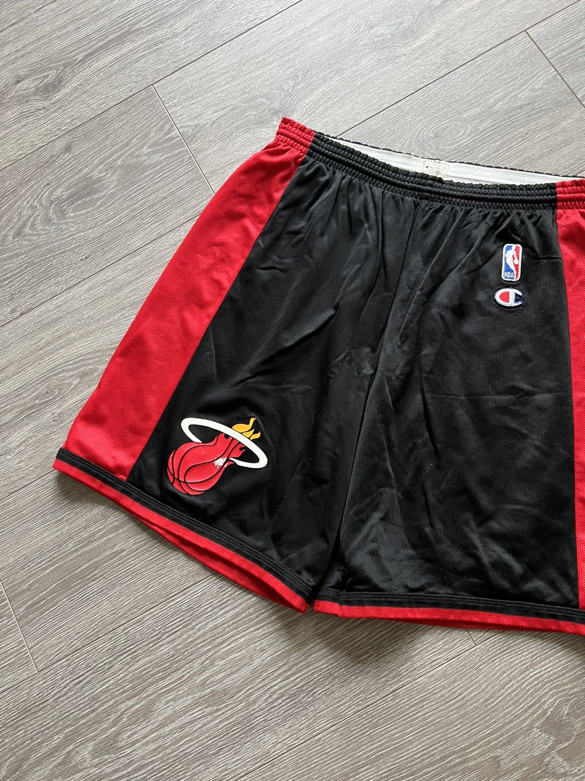 Champion × NBA × Vintage VINTAGE MIAMI HEAT NBA BASKETBALL SHORTS CHAMPION Size US 32 / EU 48 - 3 Thumbnail