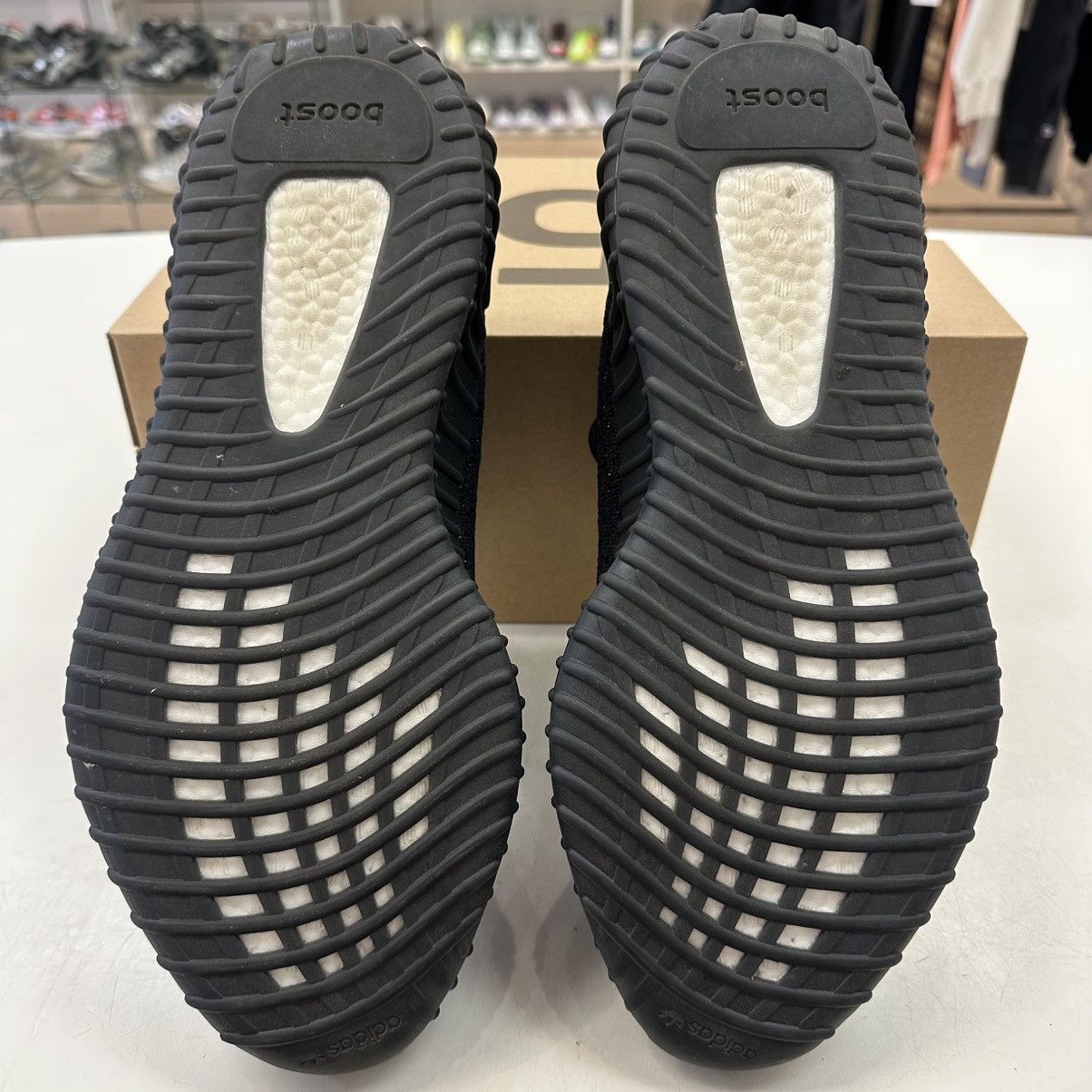Adidas Size 12.5 - adidas Yeezy Boost 350 V2 Low Oreo 2022 Size US 12.5 / EU 45-46 - 5 Thumbnail