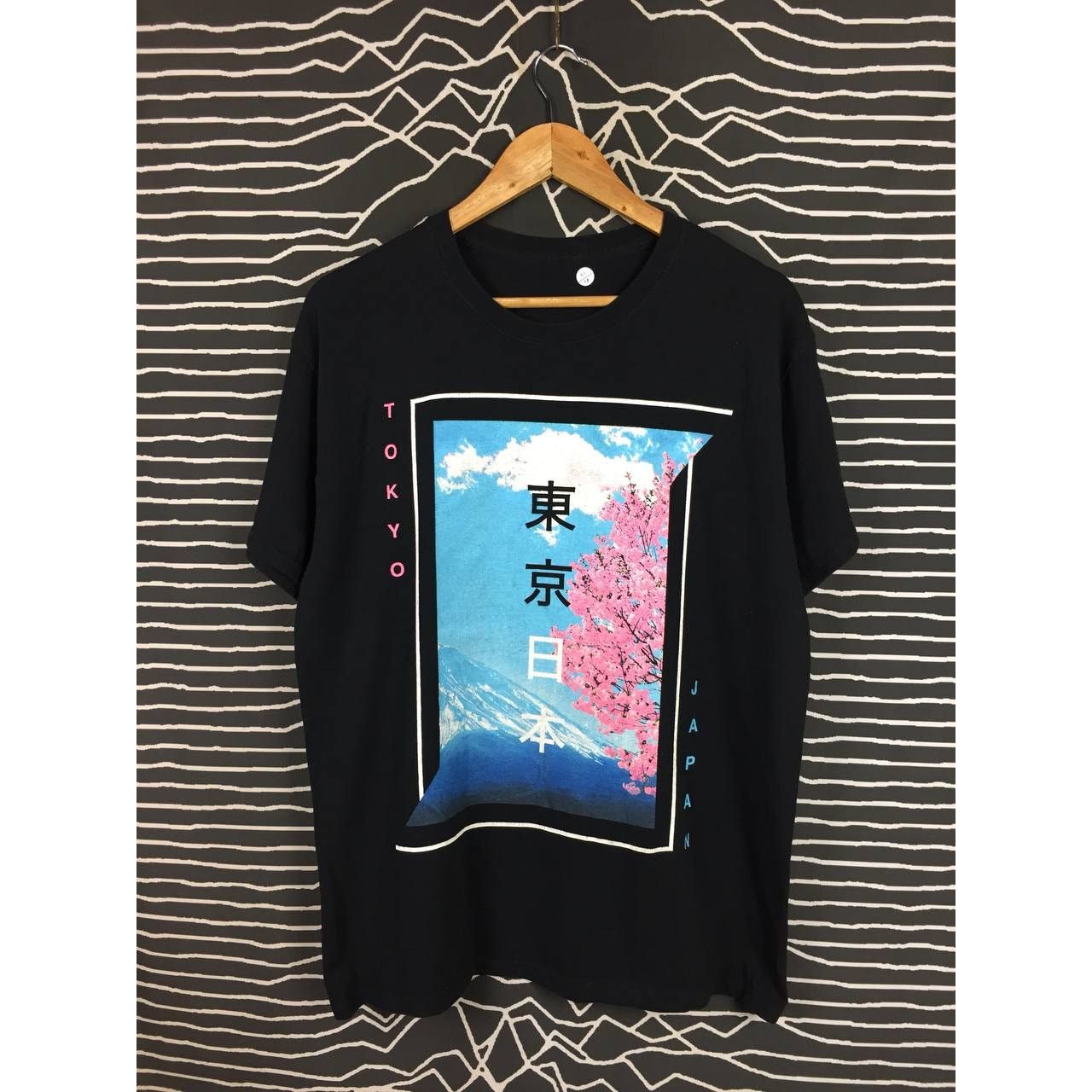 Other Tokyo Japan Mount Fuji Cherry Blossom Graphic Souvenir Tee Size US L / EU 52-54 / 3 - 1 Thumbnail