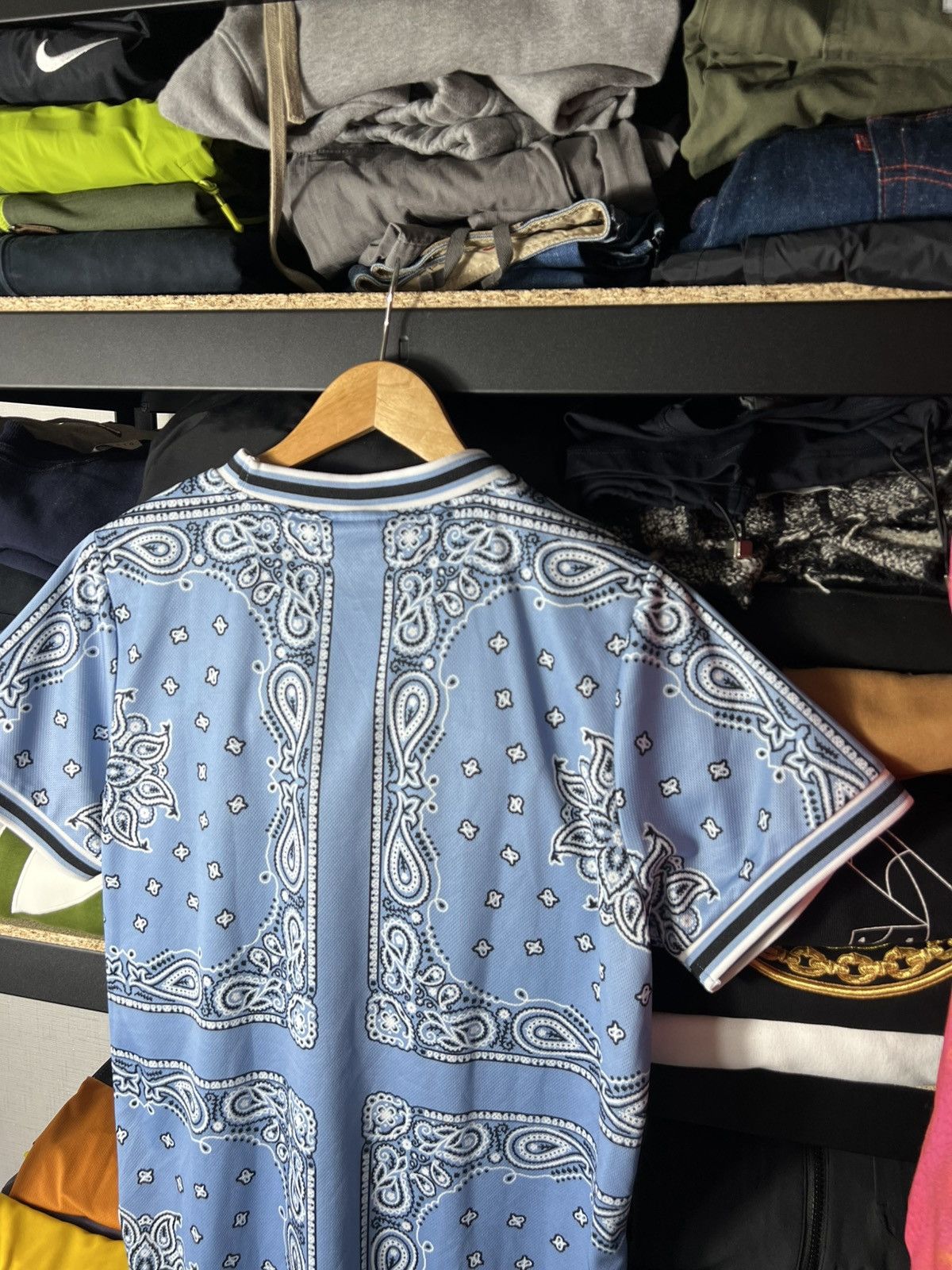 Karl Kani Karl Kani Serif Paisley Mesh Bandana Logo Jersey Tee Size US XS / EU 42 / 0 - 7 Thumbnail
