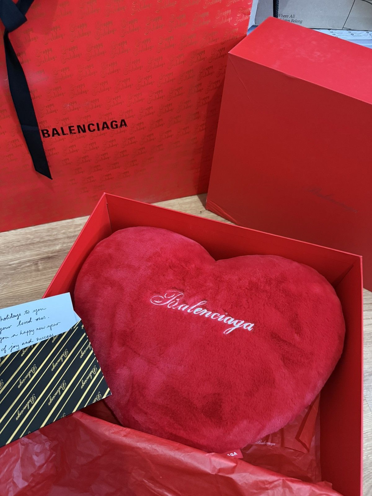 クッション・座布団 Balenciaga Valentine's Day Heart pillow WE TALK ABOUT HELLO BEAR KITTY ALOT NOW LETS TALK ABOUT THE