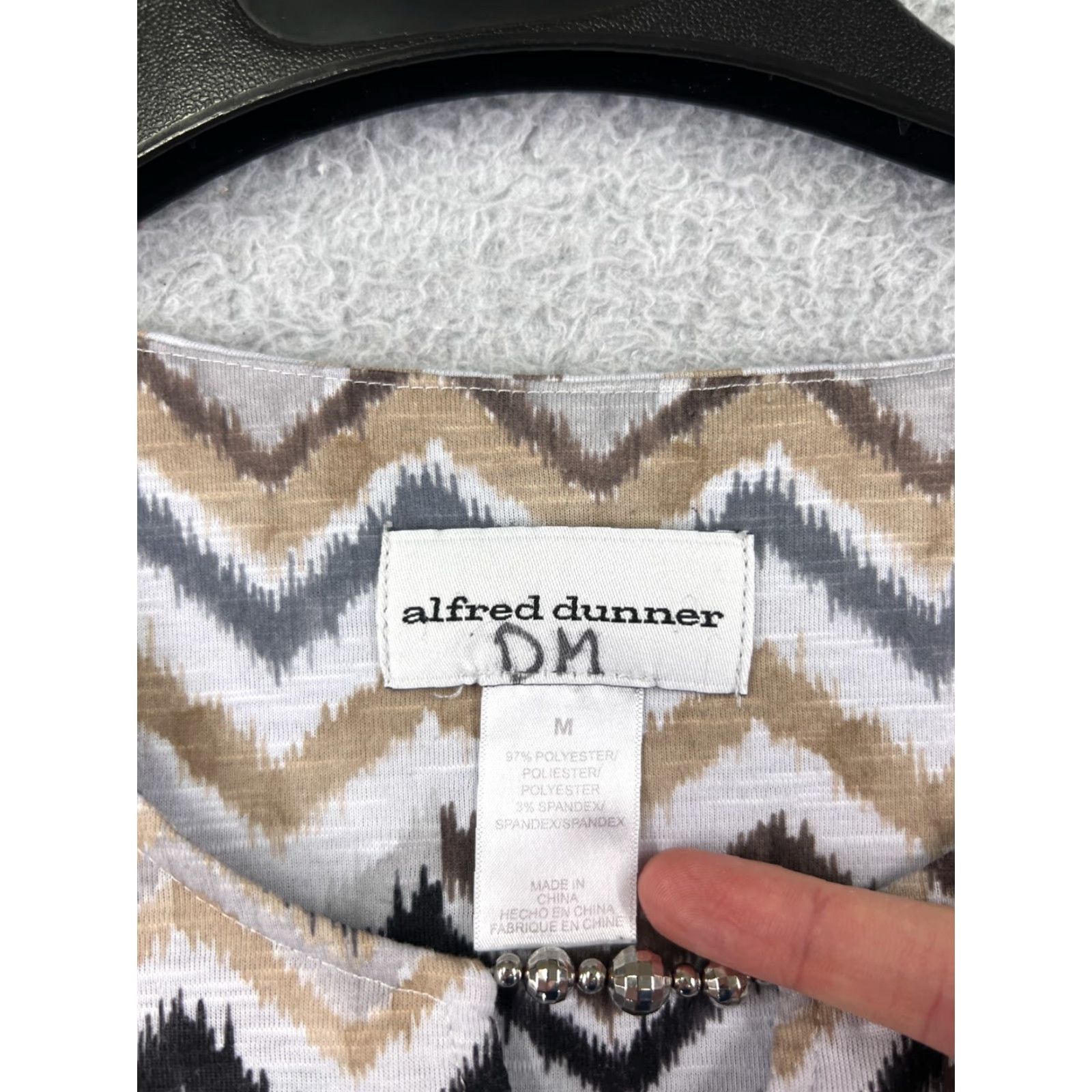 Vintage Alfred Dunner Shirt Womens Medium Beige Black Gray Chevron 3/4 Sleeve Blouse Size M / US 6-8 / IT 42-44 - 3 Thumbnail
