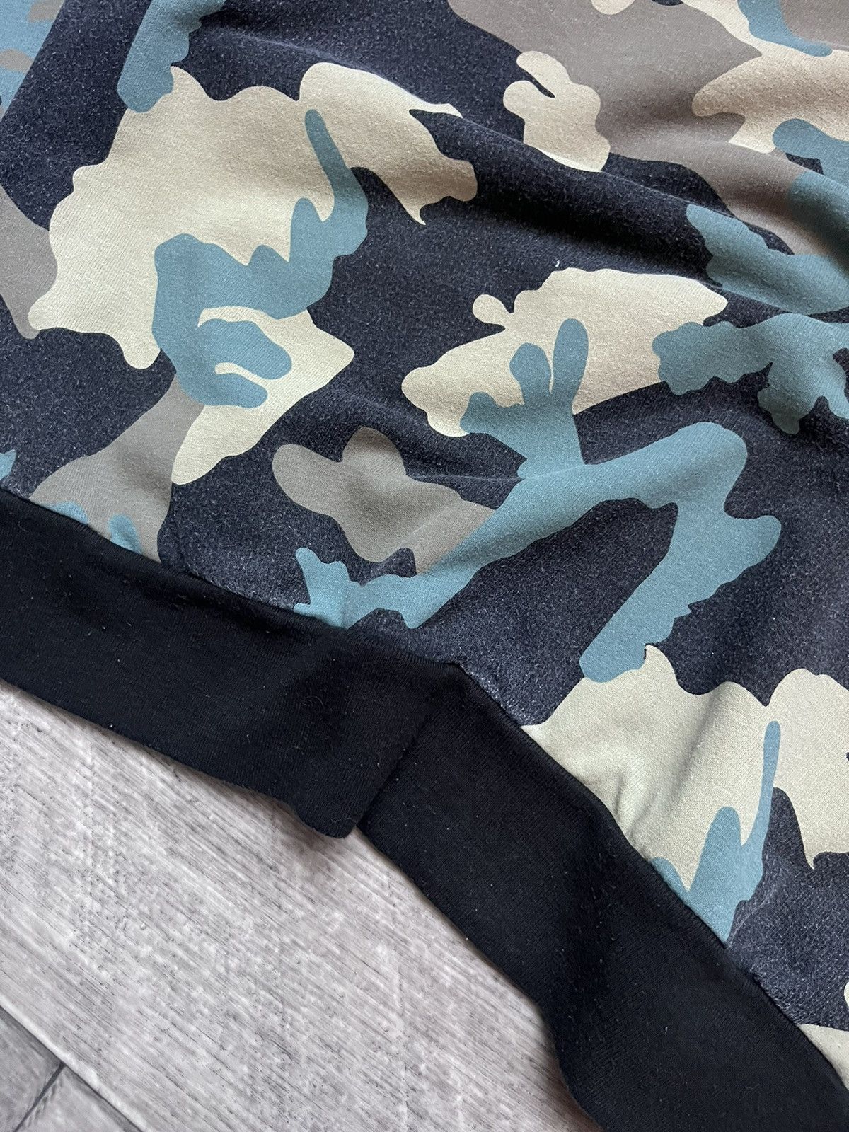 True Religion True Religion Big Gold Logo Buddha Camo Sweatshirt Vintage Size US L / EU 52-54 / 3 - 8 Thumbnail