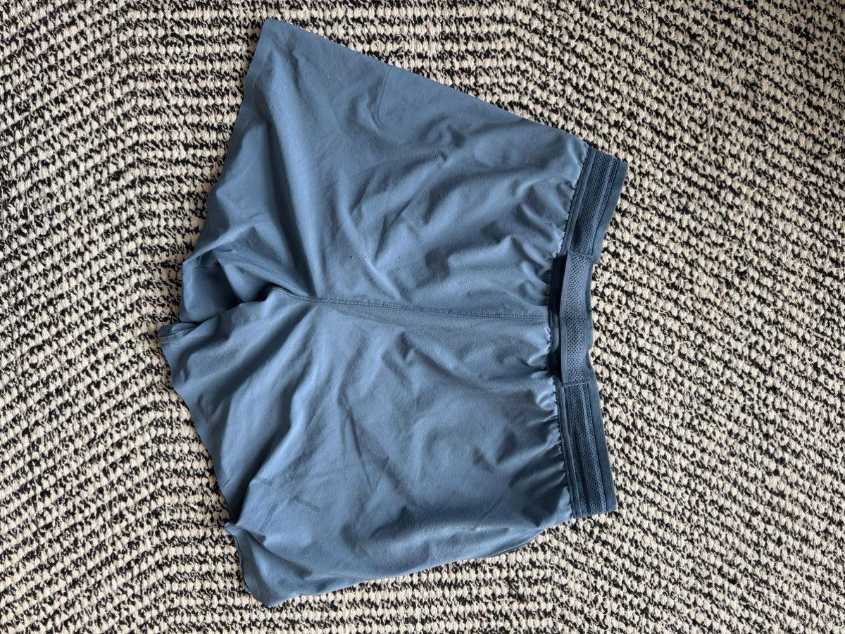 Ten Thousand Ten Thousand Admiral Blue 5” Workout Shorts Size US 29 - 3 Thumbnail