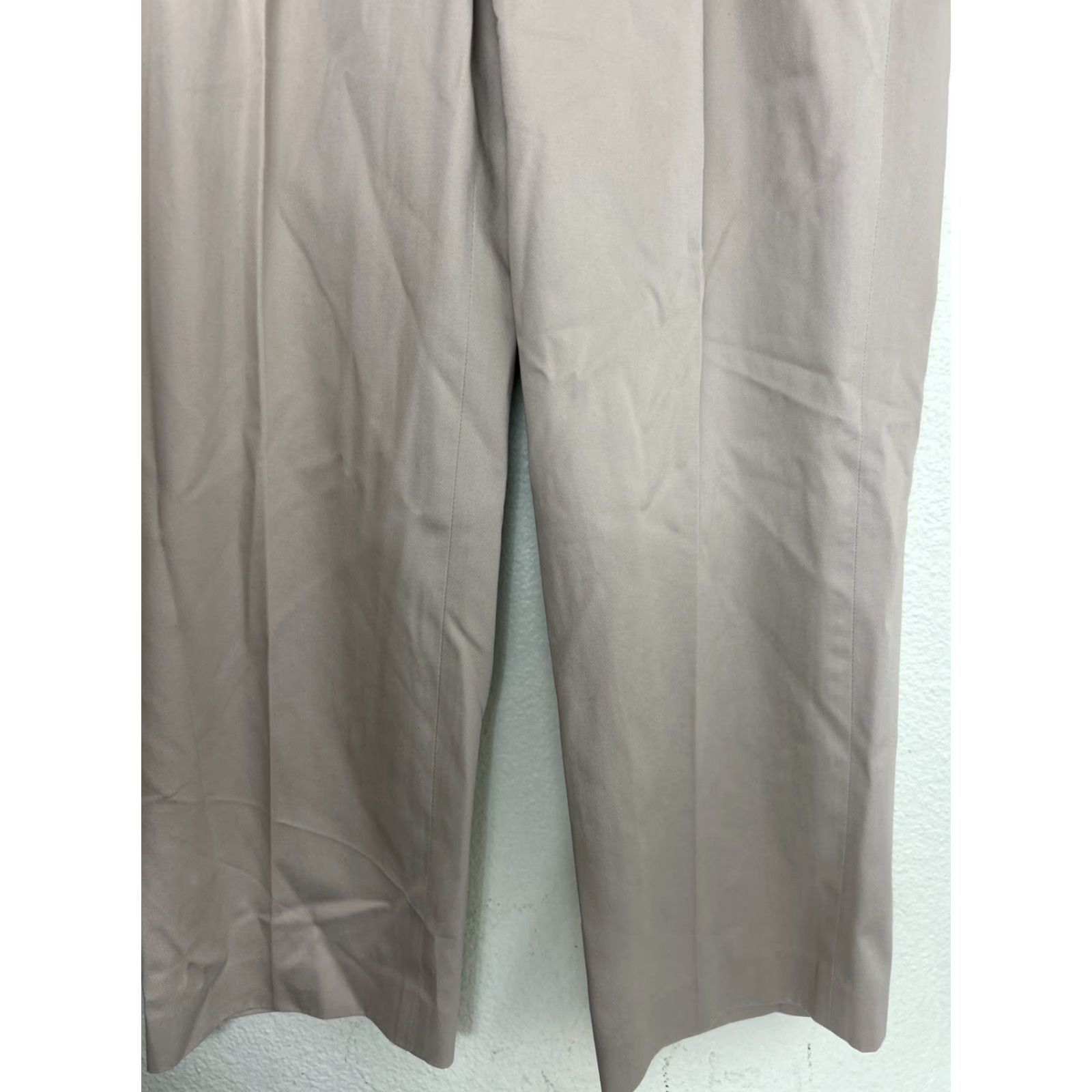 Eddie Bauer Eddie Bauer wrinkle free relaxed fit cotton pants Mens 42x30 Khaki Dress Pants Size US 42 / EU 58 - 2 Thumbnail