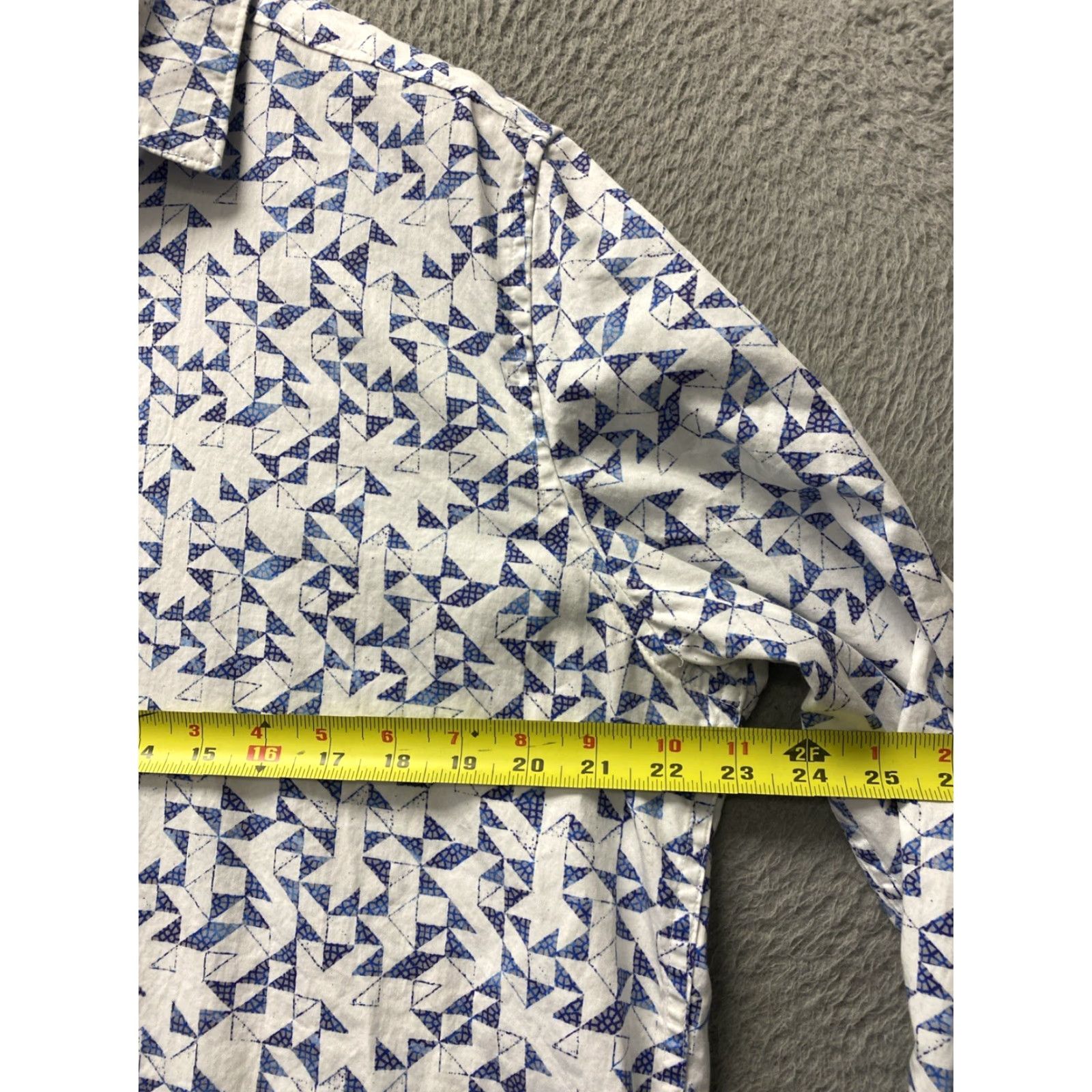 Robert Graham Robert Graham Button Shirt Men XL Long Sleeve Button-Up Triangle Print Geometric / 161-1 Size US XL / EU 56 / 4 - 6 Thumbnail