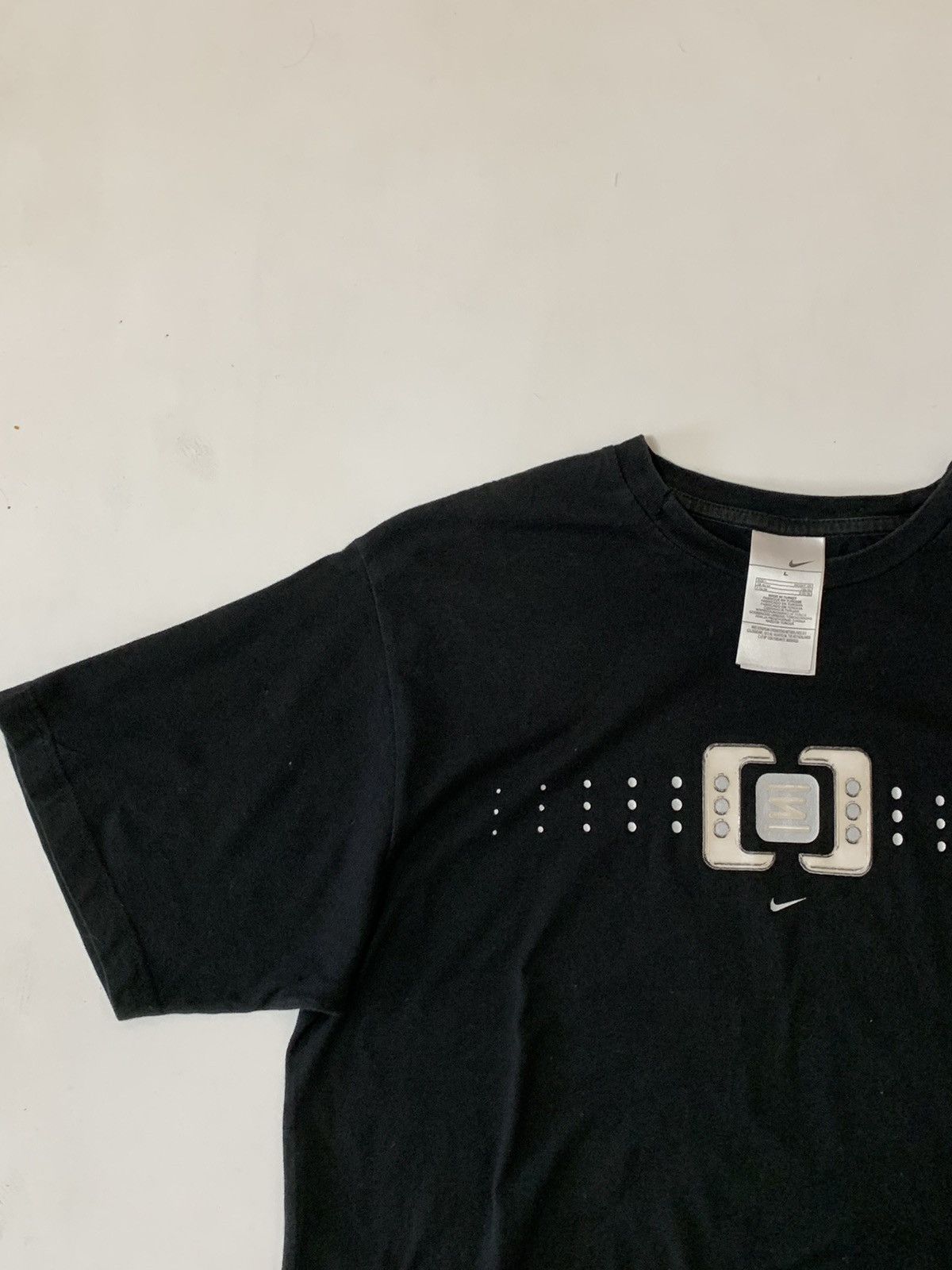 Vintage Vintage Nike ShoxT-Shirt Black Center Logo L Size US L / EU 52-54 / 3 - 3 Thumbnail