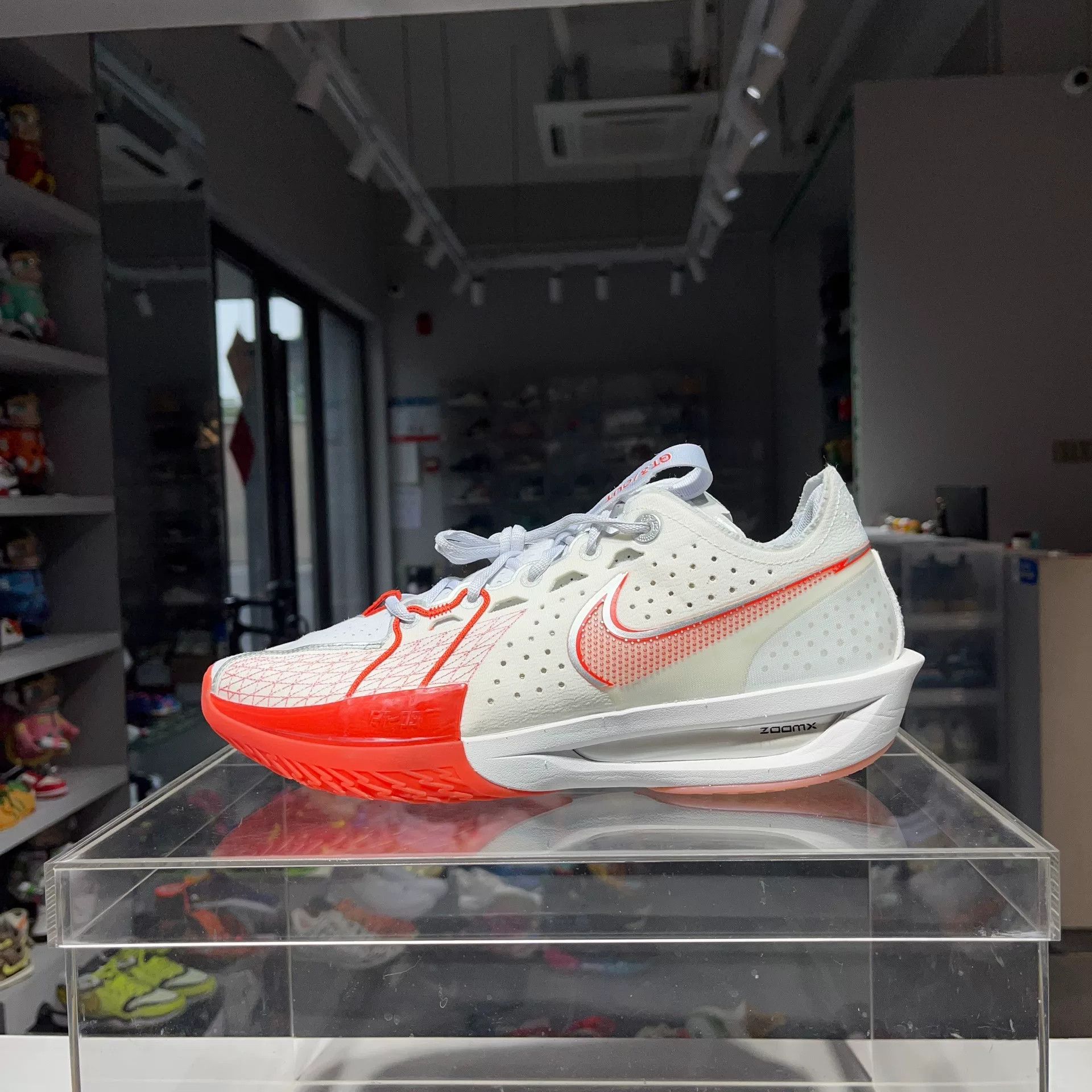 Nike Nike Red Lowtop Sneakers 12 Men Size US 12 / EU 45 - 1 Thumbnail