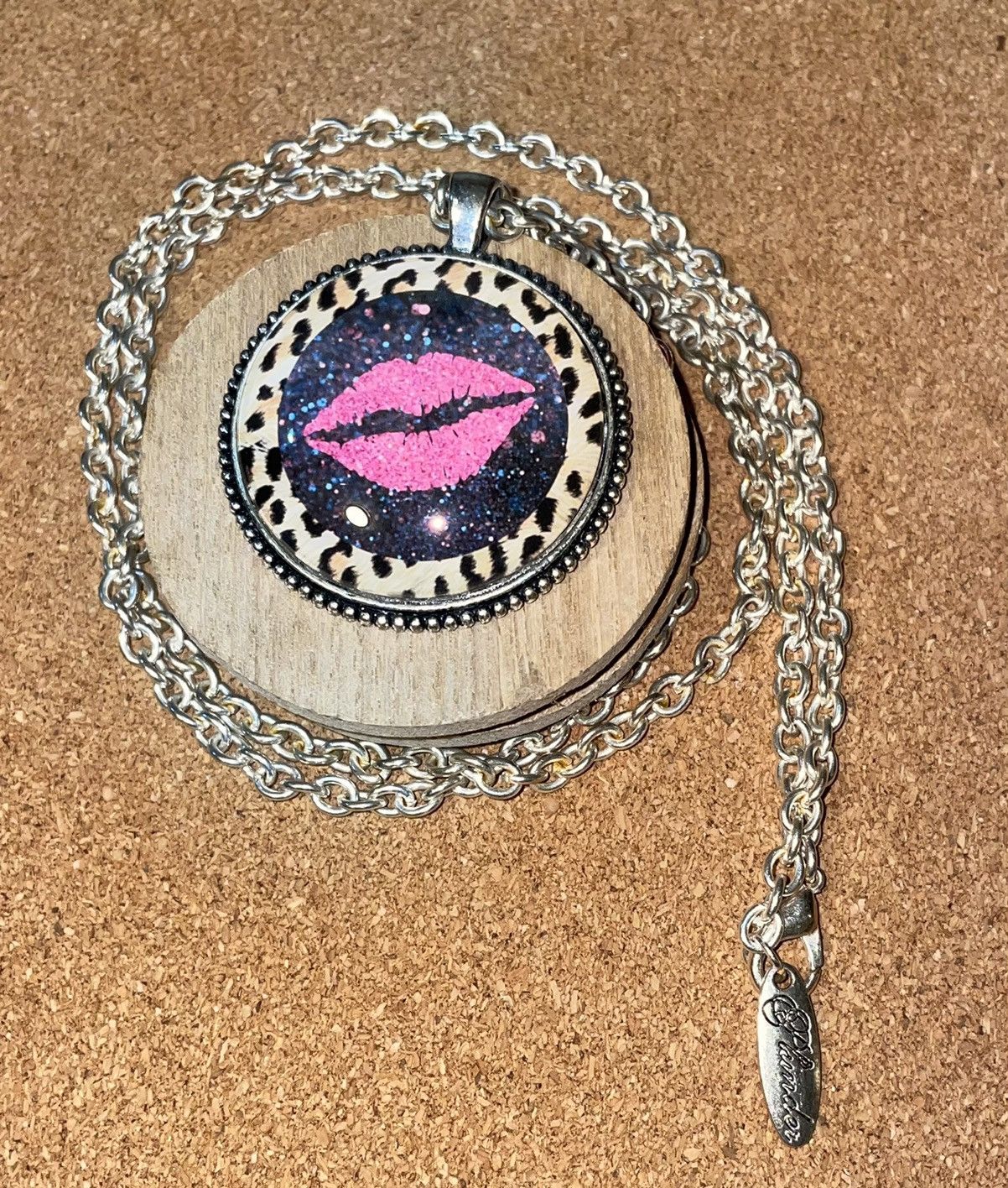 Vintage Plunder Leopard Kiss Atlas Pendant Necklace RARE Size ONE SIZE - 1 Thumbnail