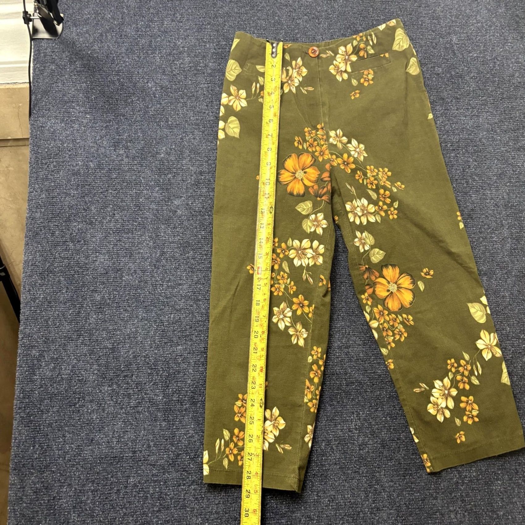 Vintage Vintage Cache Pants Womens 26x19 Green Floral Cropped Straight Leg Capri Pockets - Capris, Floral, Green, Vintage, Casual, Women, XS? Size 28" / US 6 / IT 42 - 4 Thumbnail