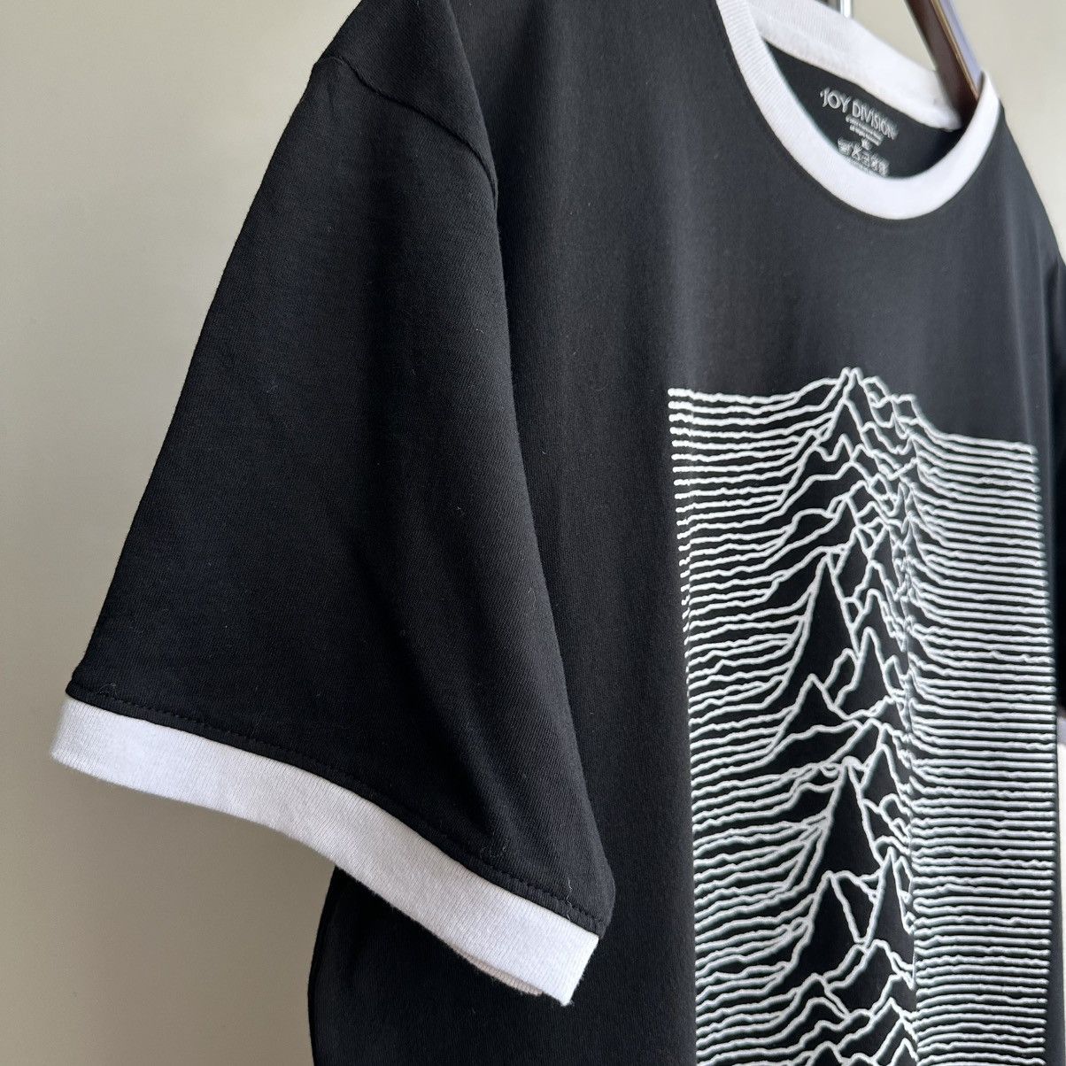 Joy Division JOY DIVISION UNKNOWM PLEASURES BAND TEE Size US XL / EU 56 / 4 - 8 Thumbnail
