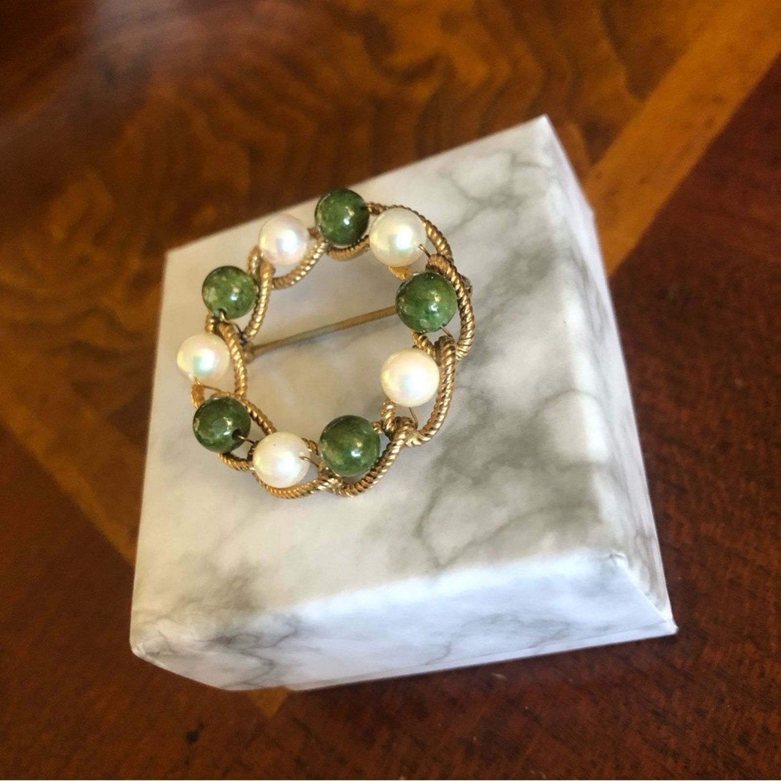 Vintage Vintage simulated jade and pearl gold wreath brooch pin Size ONE SIZE - 2 Thumbnail