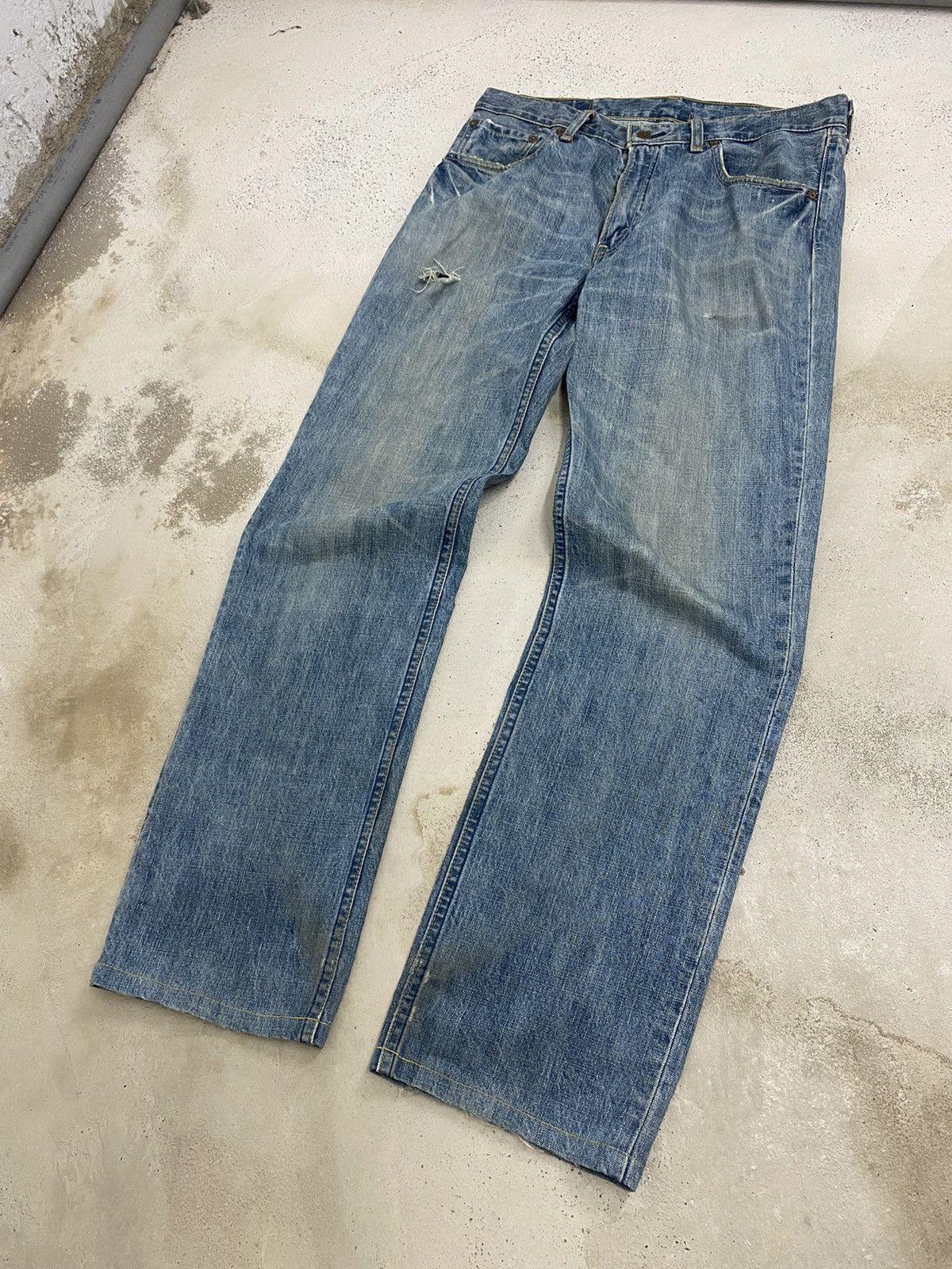 Japanese Brand × Levi's Levis 502 Denim Straight Cut Loose Fit Distressed Size US 32 / EU 48 - 3 Thumbnail