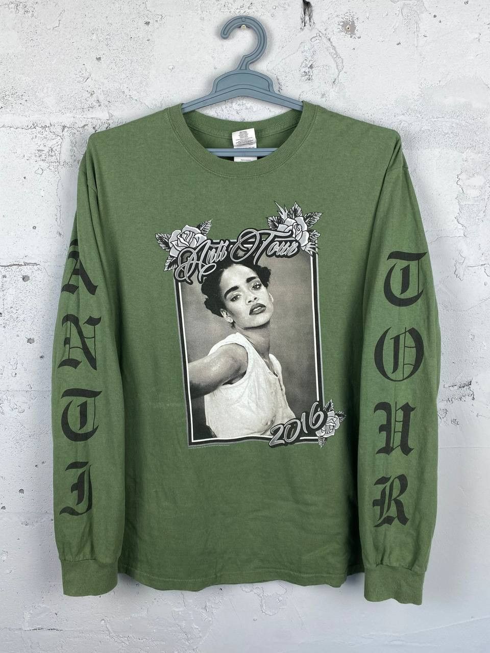 Band Tees Rihanna anti tour European Promo Tee tShirt 2016 Size US L / EU 52-54 / 3 - 1 Thumbnail
