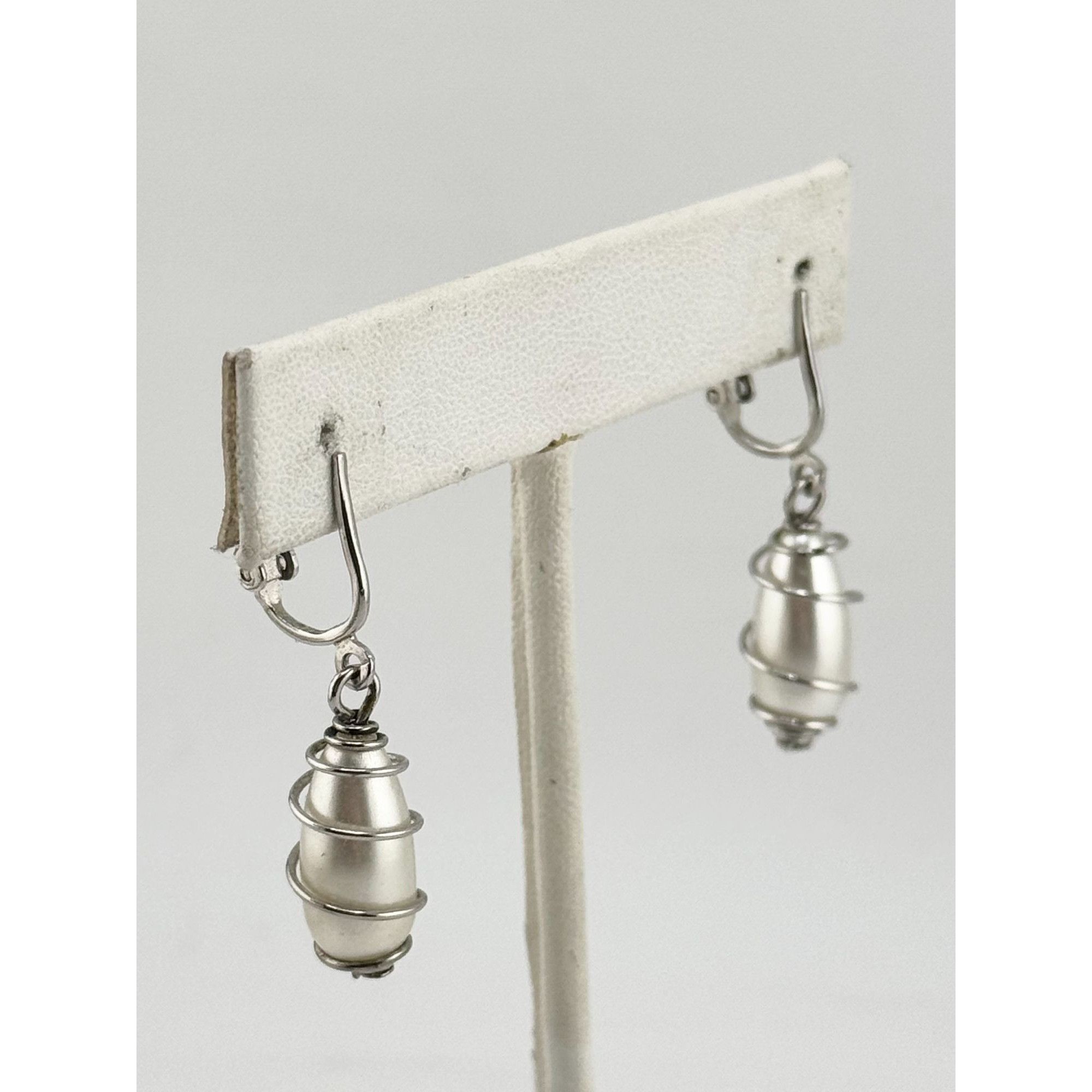 Vintage Vintage Sarah Coventry Faux Pearl Teardrop Dangle Charm Clip Size ONE SIZE - 3 Thumbnail
