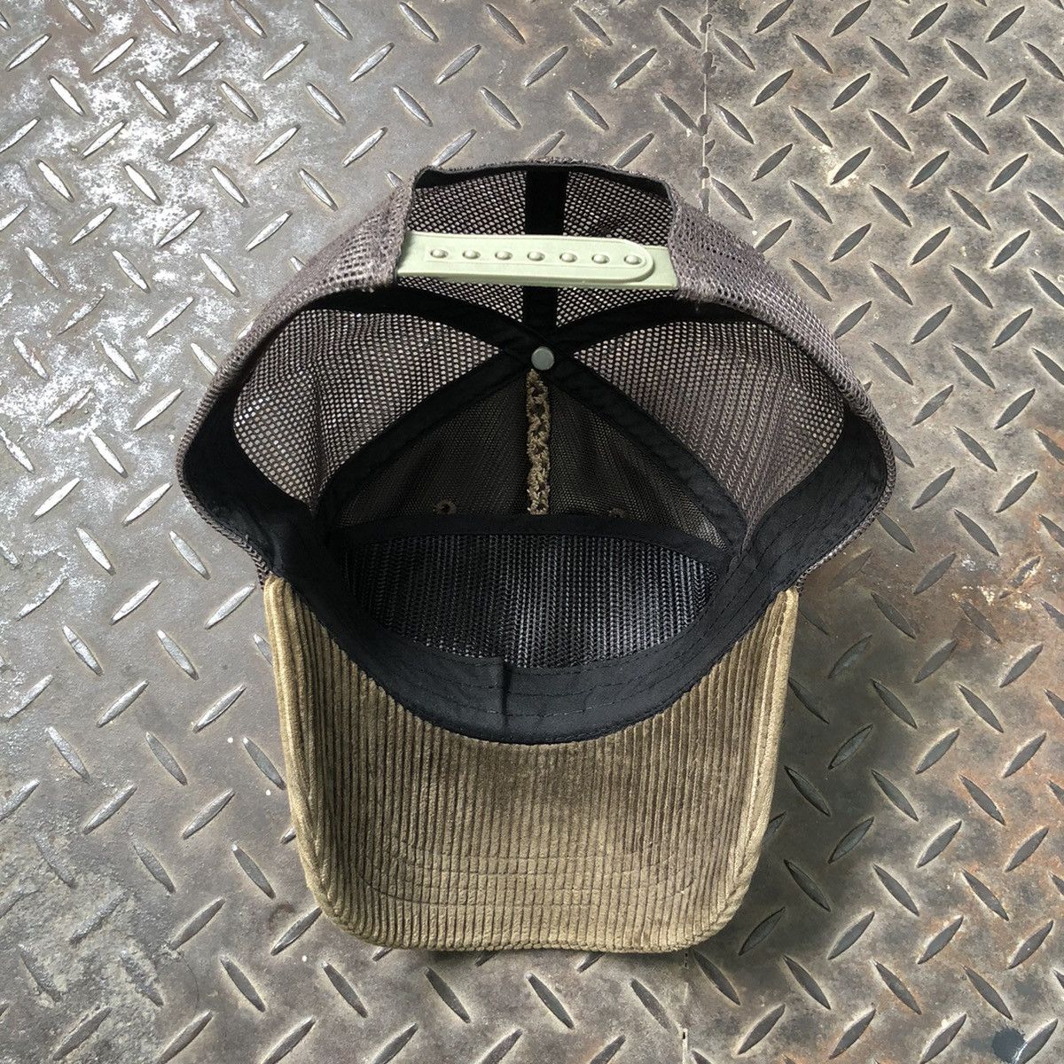 Von Dutch Von Dutch Corduroy Trucker Hat Size ONE SIZE - 7 Thumbnail