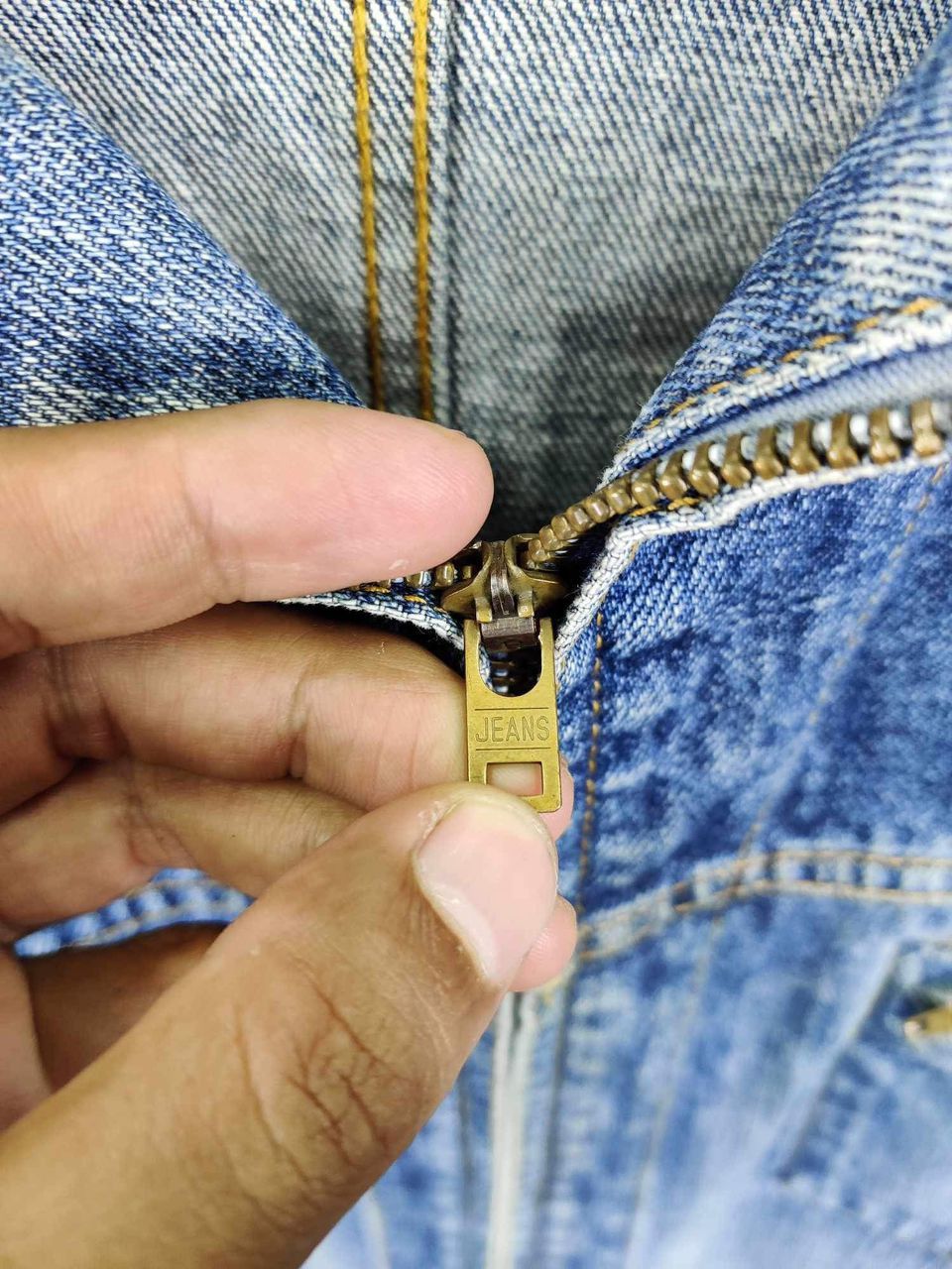Uniqlo Vintage Thrashed Uniqlo Distressed Zipper Denim Jacket Size US XL / EU 56 / 4 - 9 Thumbnail