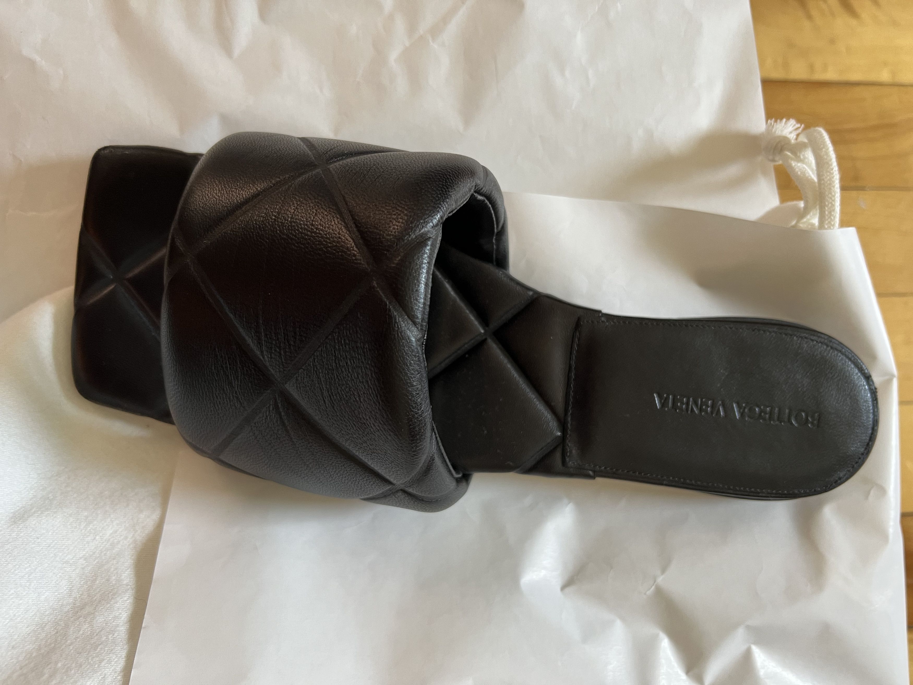 Bottega Veneta Bottega Veneta Black Padded Lido Flat Sandals Size US 10 / IT 40 - 1 Thumbnail