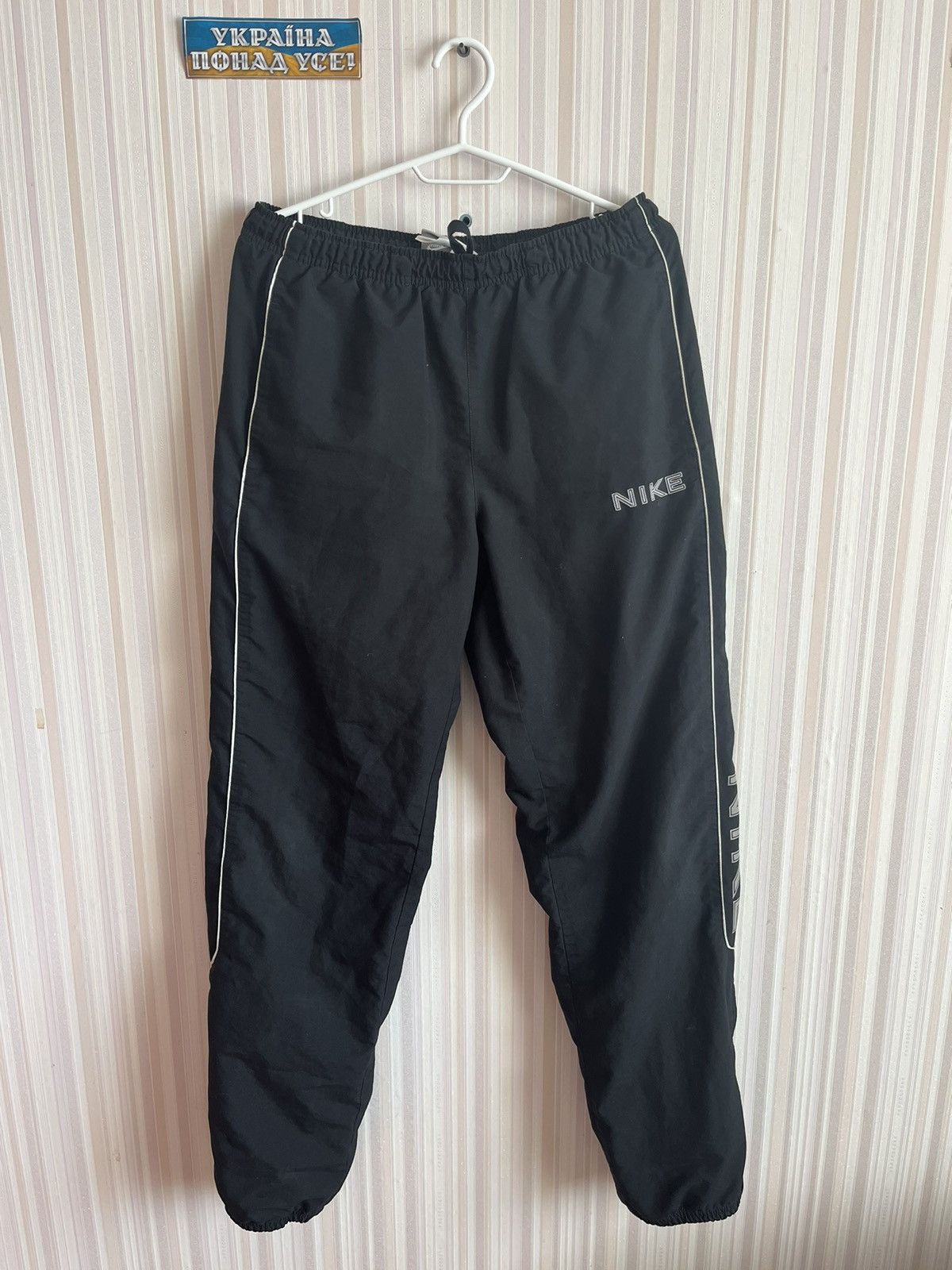 NIKE VINTAGE NYLON PANTS