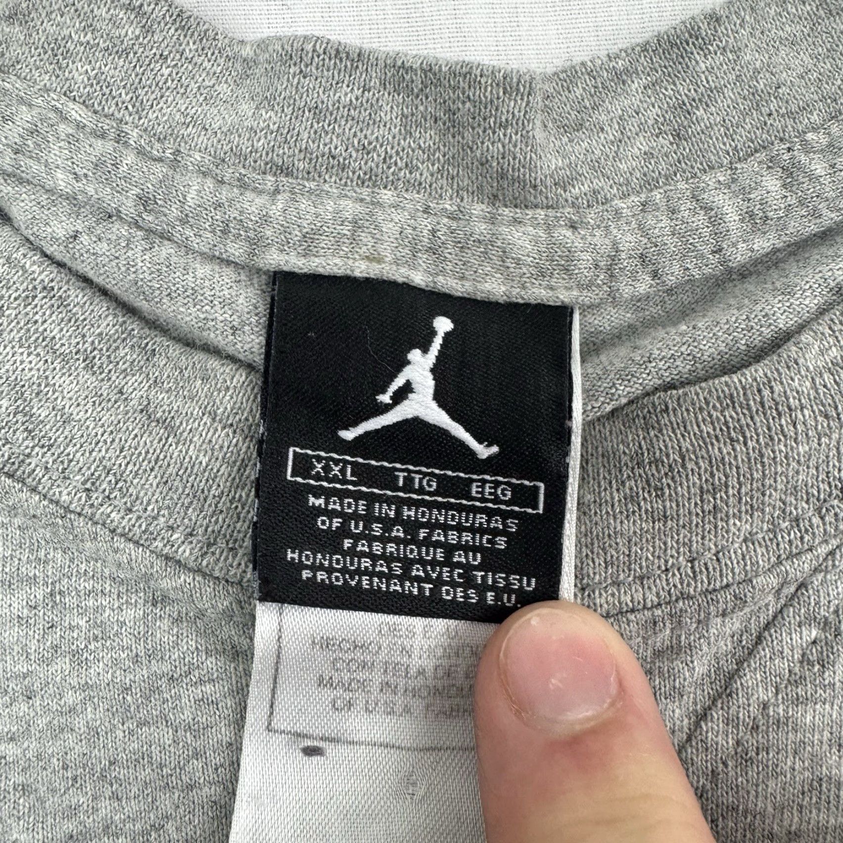 Nike VINTAGE Nike Michael Jordan T Shirt Adult 2XL Gray Short Sleeve Crew Neck Graphic Print Men 90s Y2K Sports Baggy Size US XXL / EU 58 / 5 - 7 Thumbnail
