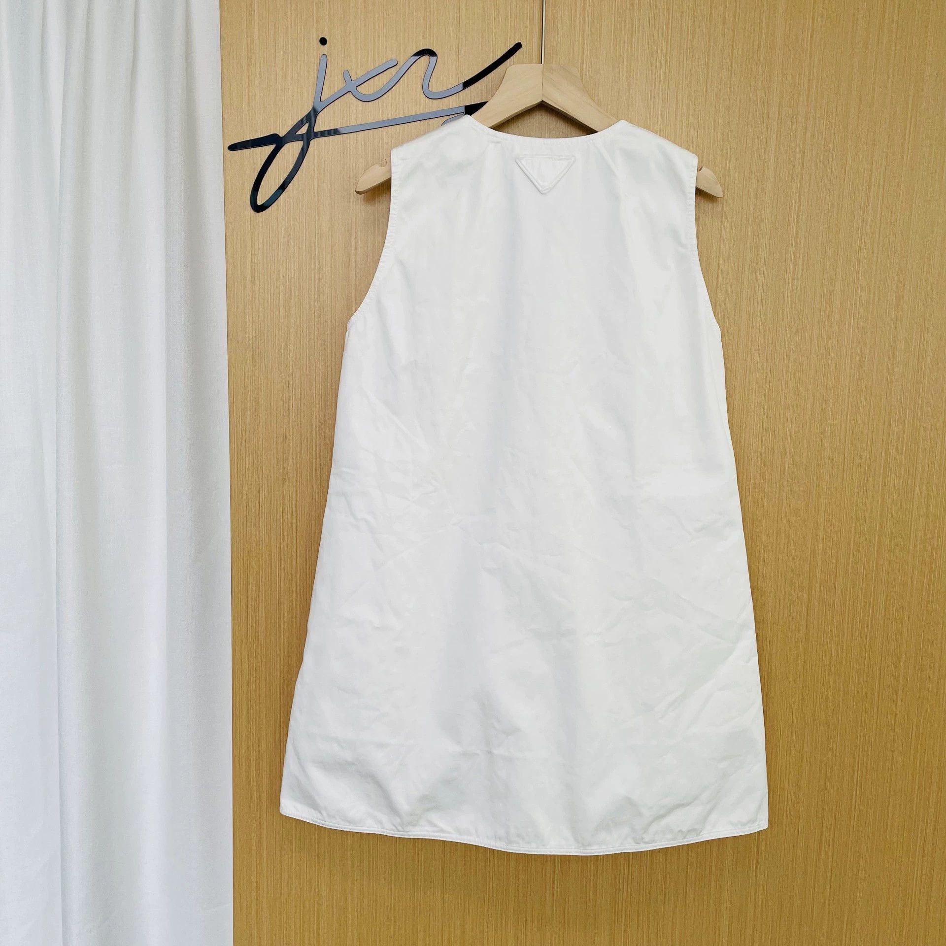 Prada PRADA satin V-neck sleeveless dress white size 36 99 new Size XS / US 0-2 / IT 36-38 - 2 Thumbnail