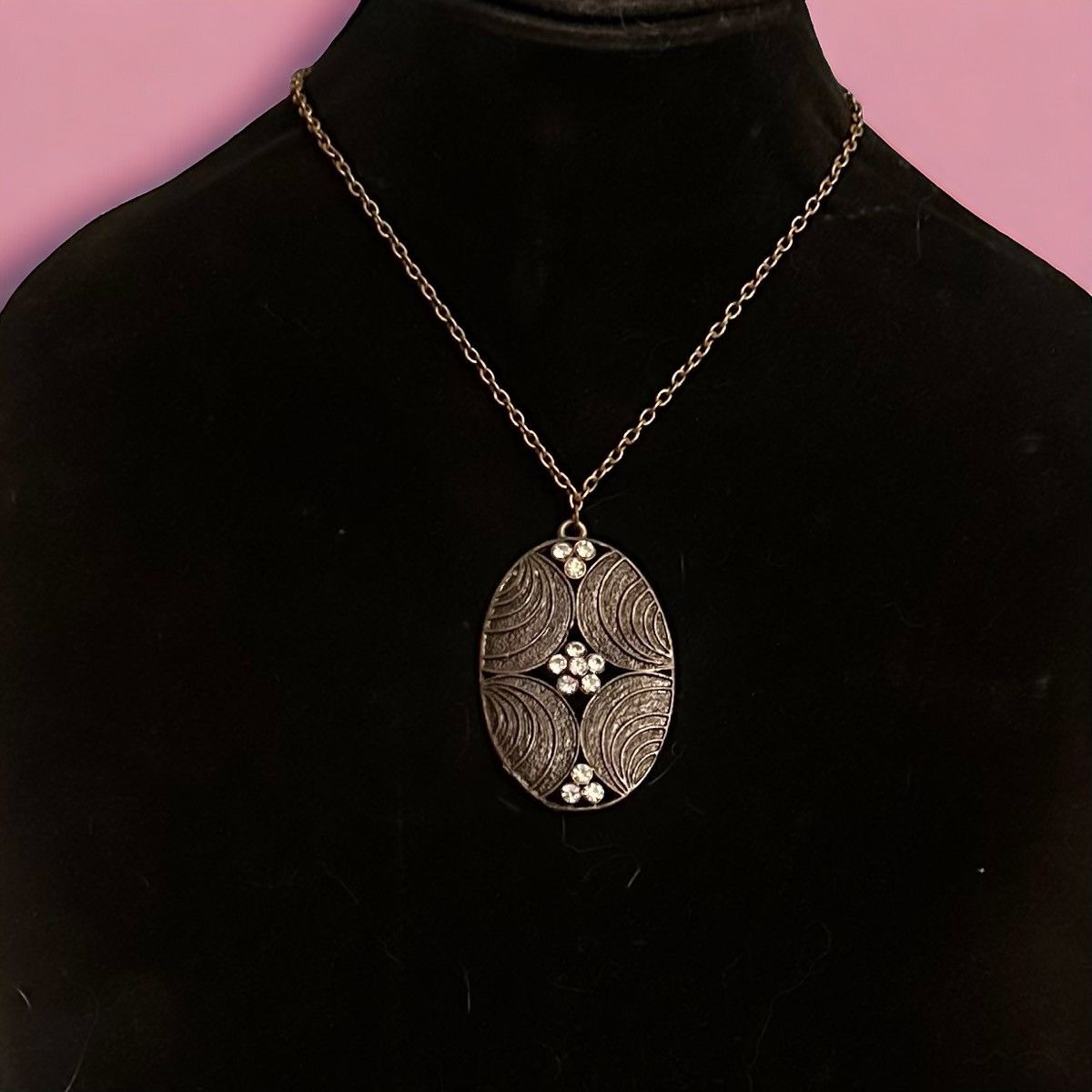 Other Bronze tone large oval pendant necklace Size ONE SIZE - 1 Thumbnail