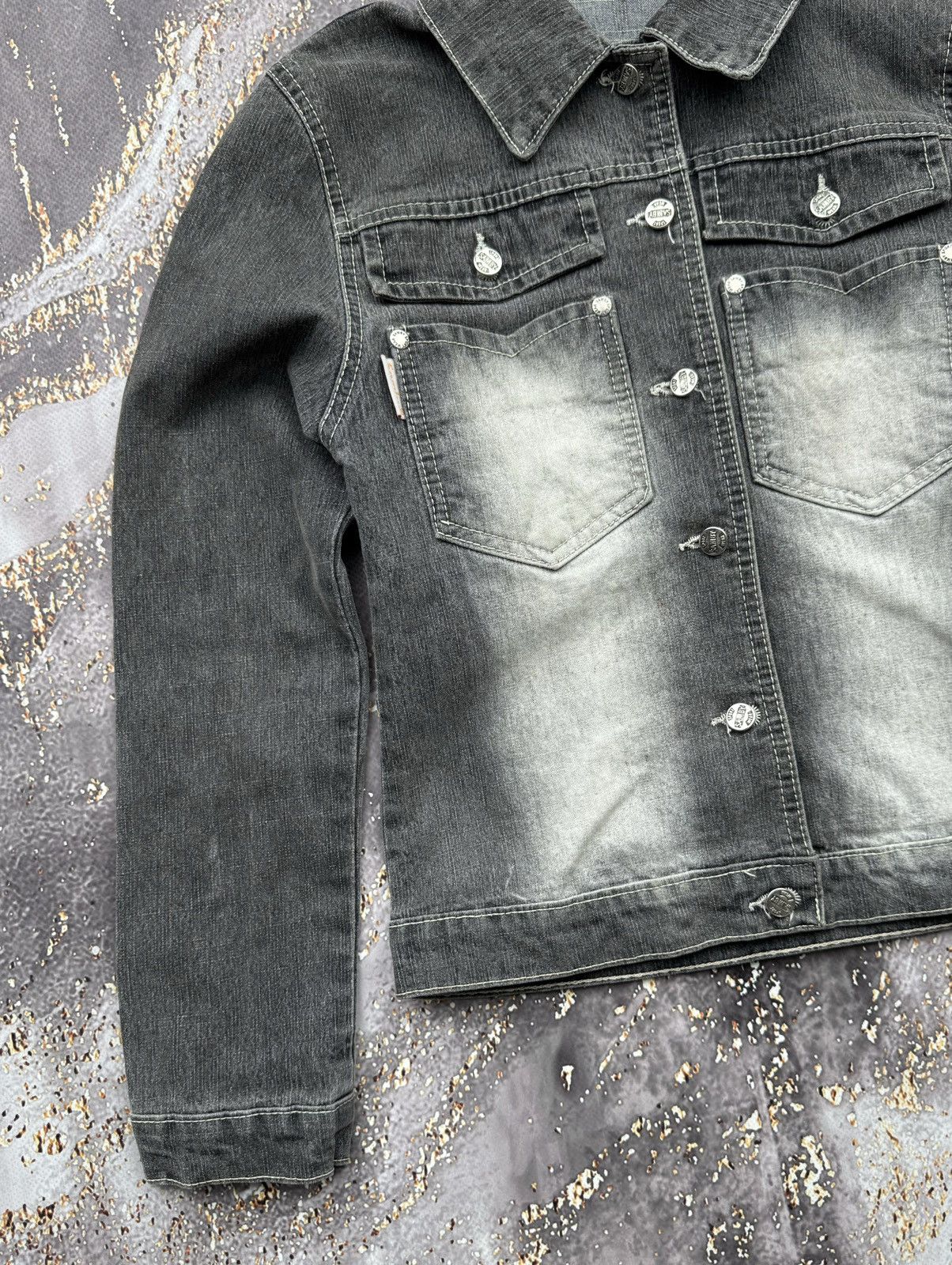 Vintage Vintage Worn Denim Jacket Size XS / US 0-2 / IT 36-38 - 2 Thumbnail