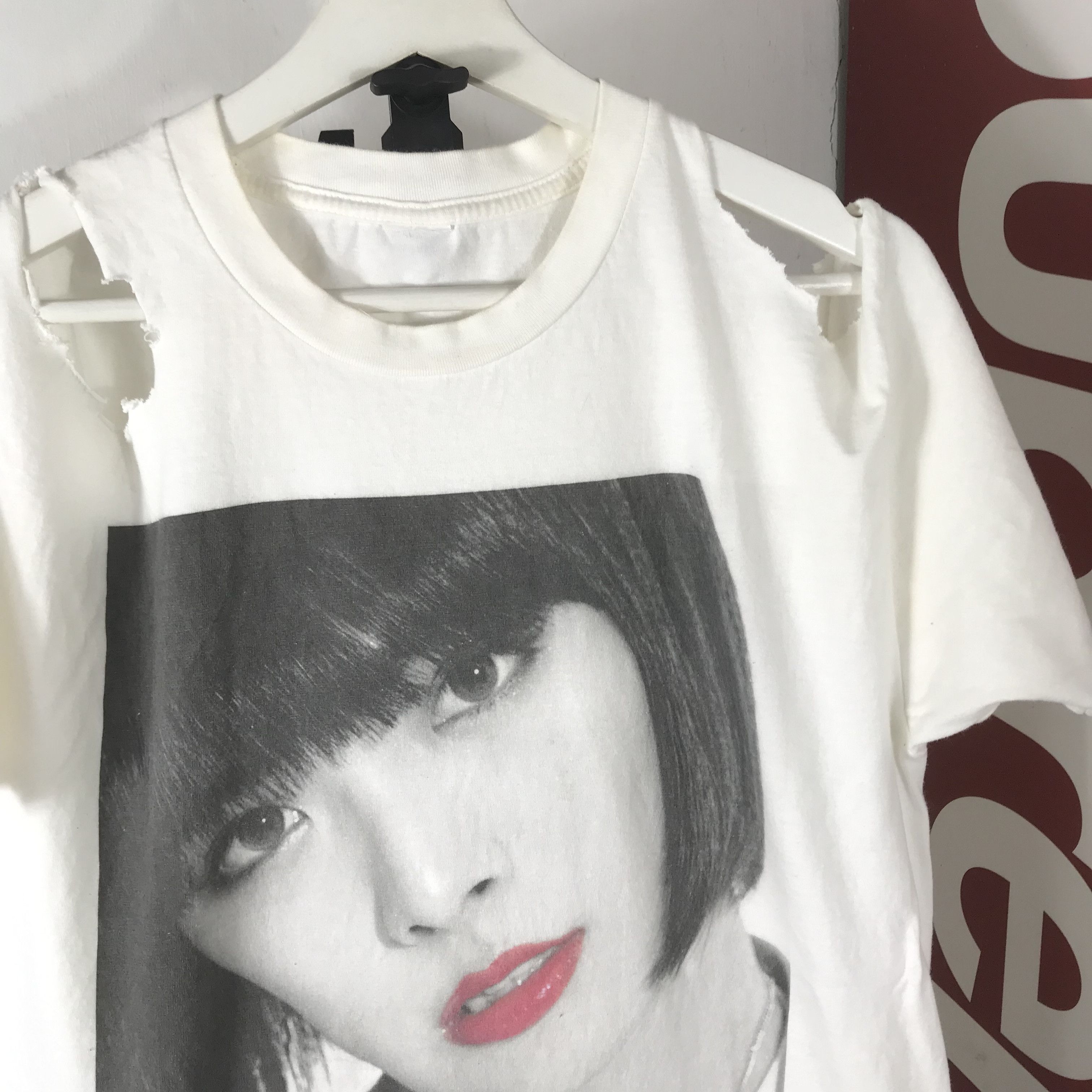 Vintage Vintage YUJJI ARTIST Japan Musician Tee Shirt Size US L / EU 52-54 / 3 - 3 Thumbnail