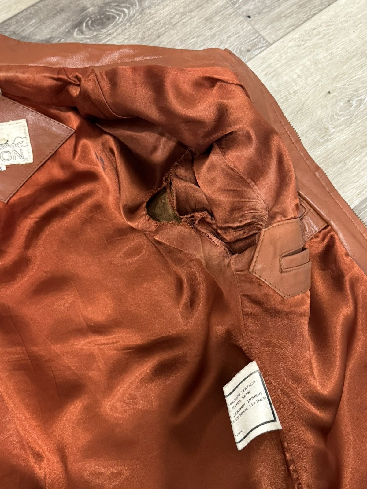 Vintage 70s RED 100% LEATHER JACKET SMALL W/ SATIN LINING KOREAN Size US S / EU 44-46 / 1 - 4 Thumbnail