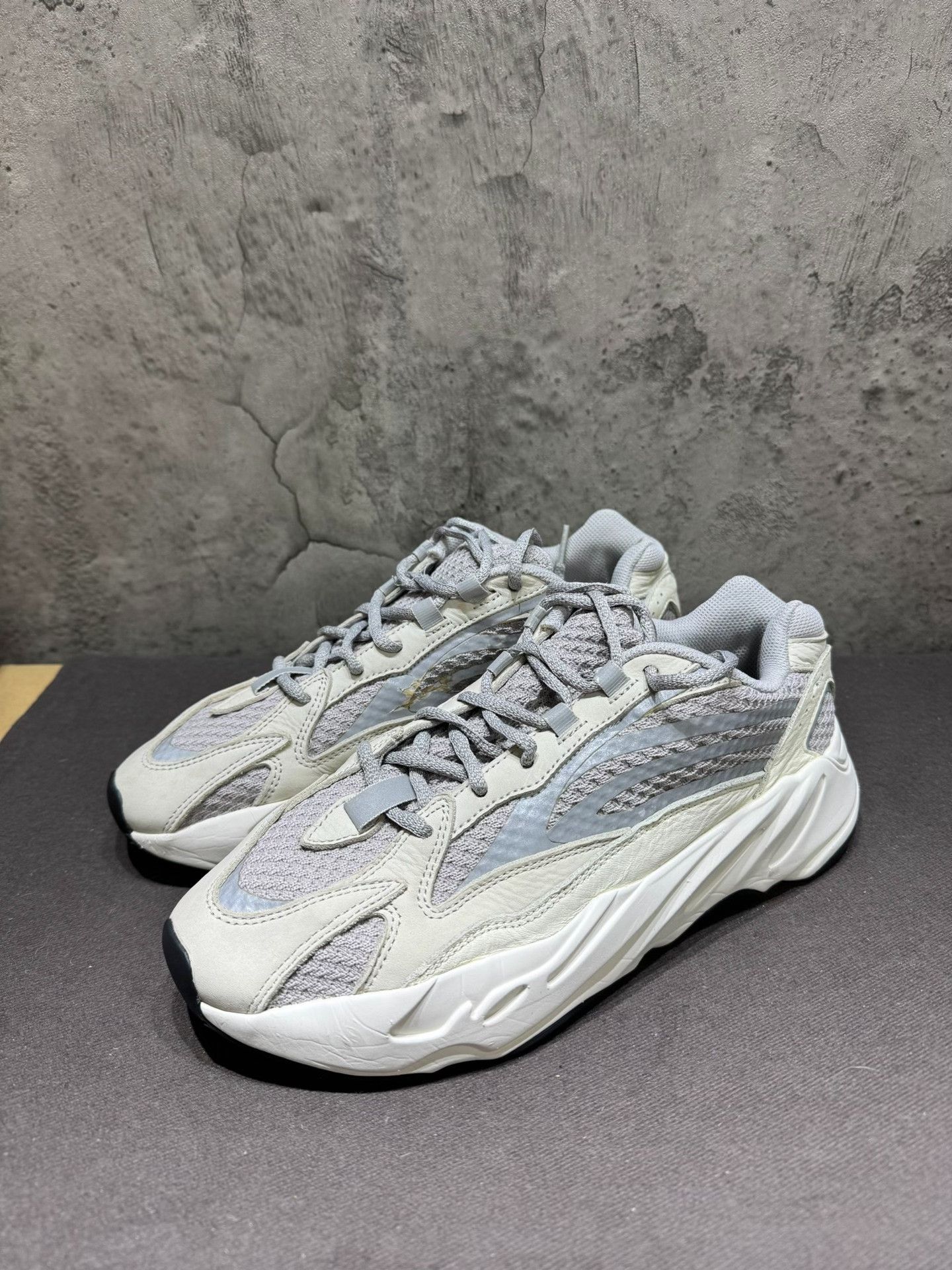 Adidas Adidas YEEZY700 White Lowtop Sneakers 9.5 Men Size US 9.5 / EU 42-43 - 1 Thumbnail