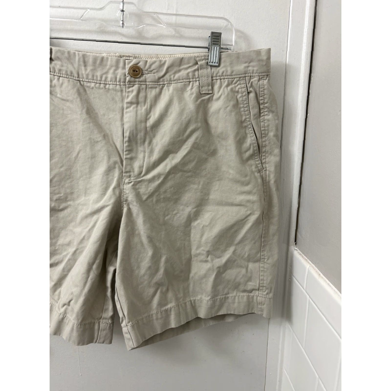 Vintage L.L. Bean Signature Slim Straight Fit Shorts Mens 36 Beige Chino 8 in Inseam Cotton Canvas Zip Front Pockets Summer 304413 Size US 36 / EU 52 - 3 Thumbnail