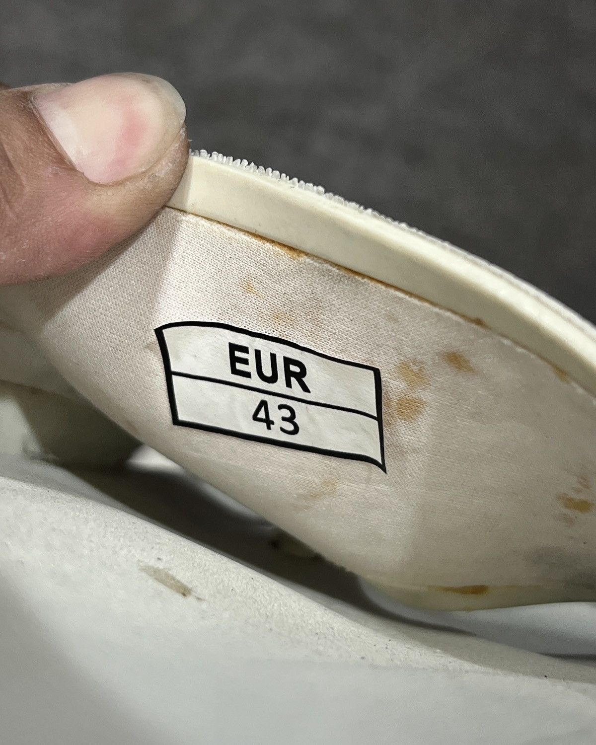 Maison Margiela Maison Margiela White Tabi Slides Sandal Size US 9.5 / EU 42-43 - 10 Thumbnail
