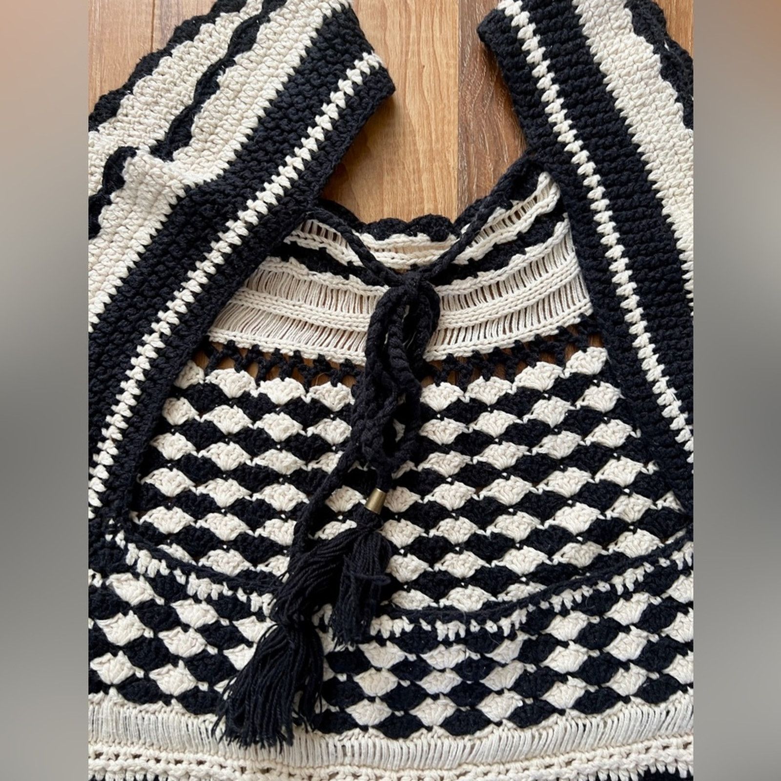 Forever 21 Forever 21 Black White Crochet Knit Striped Tank Top EUC Size XL / US 12-14 / IT 48-50 - 8 Thumbnail