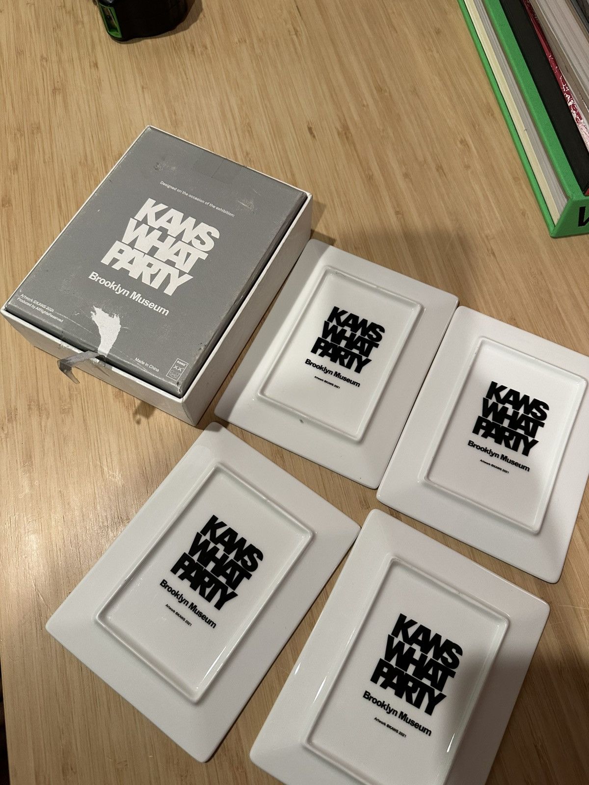 Kaws Kaws “WHAT PARTY” Plates Size ONE SIZE - 4 Thumbnail