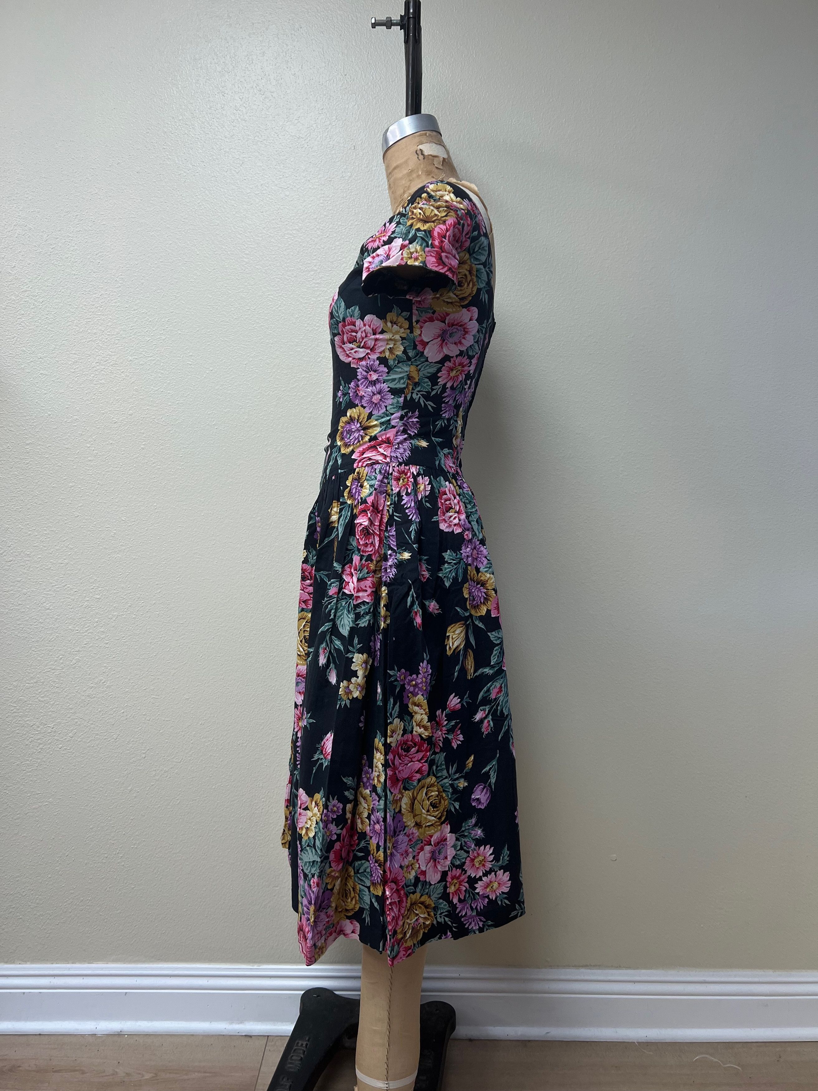 Other EUC Vintage 1980s Floral Full Skirt Black Pink Dress Medium Size M / US 6-8 / IT 42-44 - 4 Thumbnail