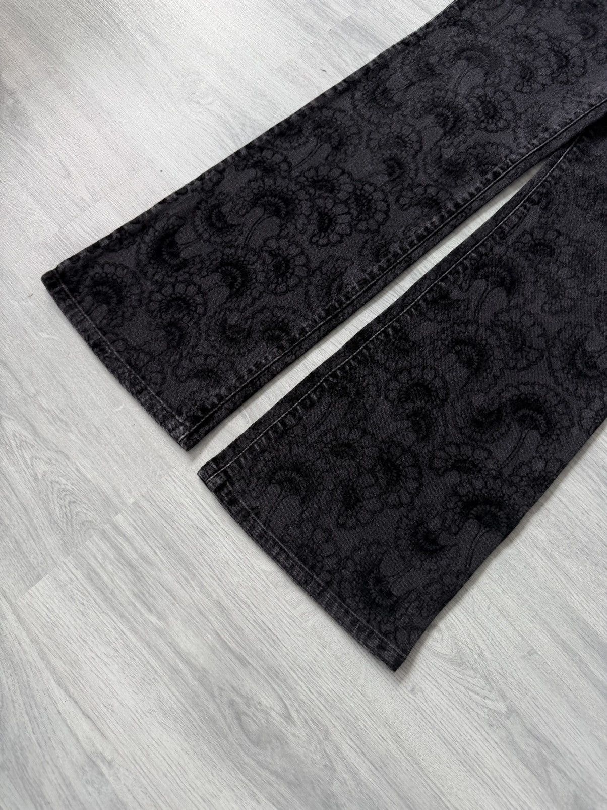 Roberto Cavalli Roberto Cavalli 2000s Black Flared Floral Printed Denim Jean Size US 33 - 4 Thumbnail
