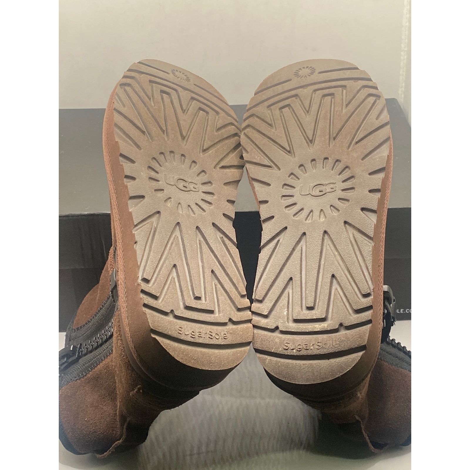 Ugg Ugg Classic Mini Taper Zipper Logo Boots 9 (1144034) Size US 9 / IT 39 - 6 Thumbnail