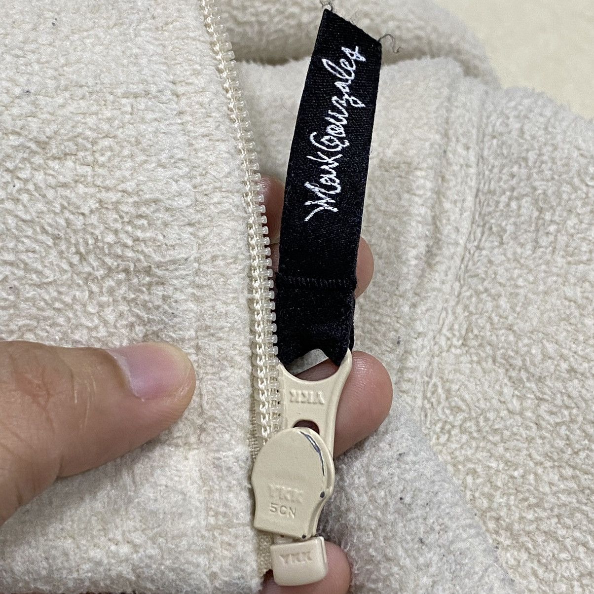 Japanese Brand MARK GONZALES Spellout Fleece Half Zipper Sweatshirt Size US XL / EU 56 / 4 - 16 Thumbnail