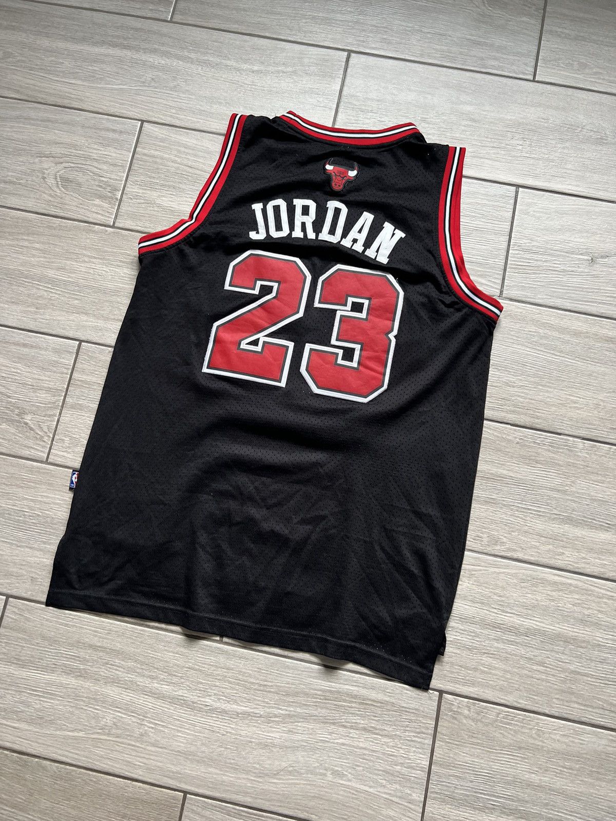 Jordan Brand × Nike × Vintage Vintage Nike NBA Bulls Jordan 23 Jersey Tee Tank 90s Size US M / EU 48-50 / 2 - 11 Thumbnail