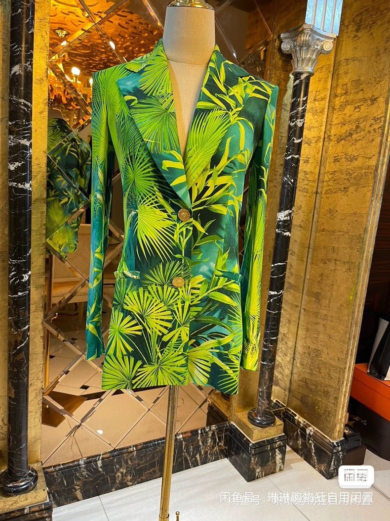 Versace Versace The blazer has a three-dimensional slim fit with s Size M / US 6-8 / IT 42-44 - 1 Thumbnail