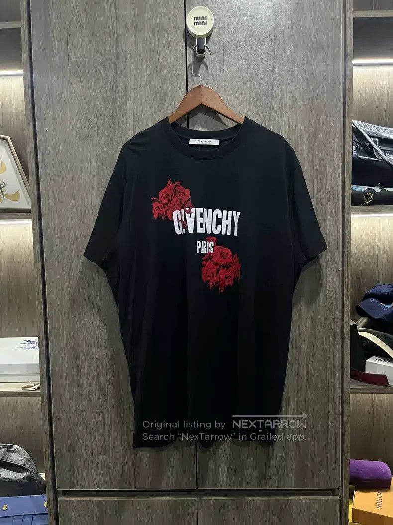 Givenchy Givenchy Black T-shirt with rose flower letter print on ch Size US L / EU 52-54 / 3 - 7 Thumbnail