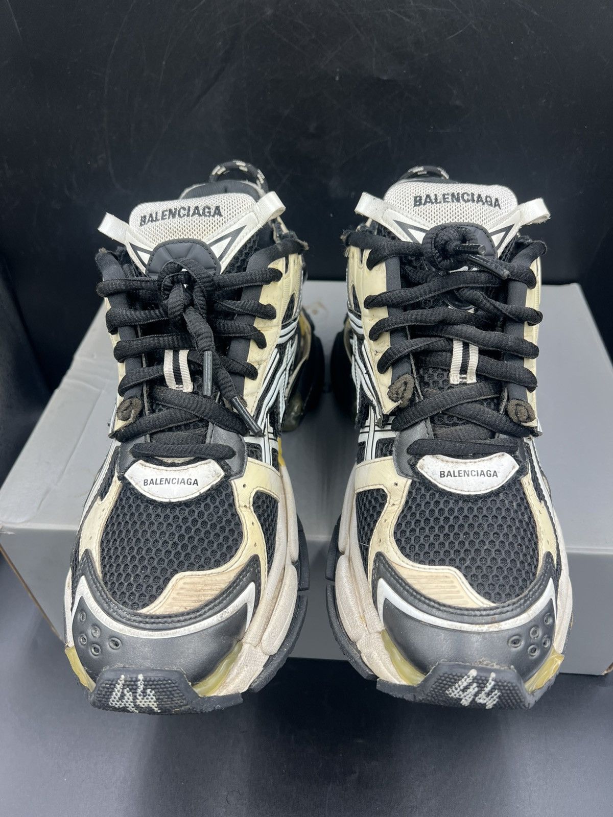 Balenciaga Size 11us / 44eu Balenciaga Runner Black White Size US 11 / EU 44 - 3 Thumbnail