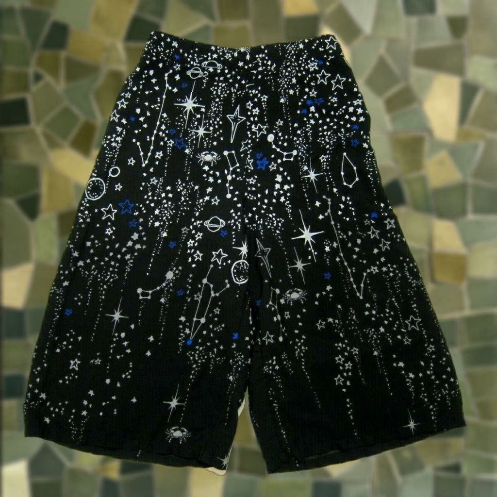 Vintage DO+BE Black Blue White Astrology Star Planet Bloomer Capri Pant Women Size Small Size 28" / US 6 / IT 42 - 1 Thumbnail