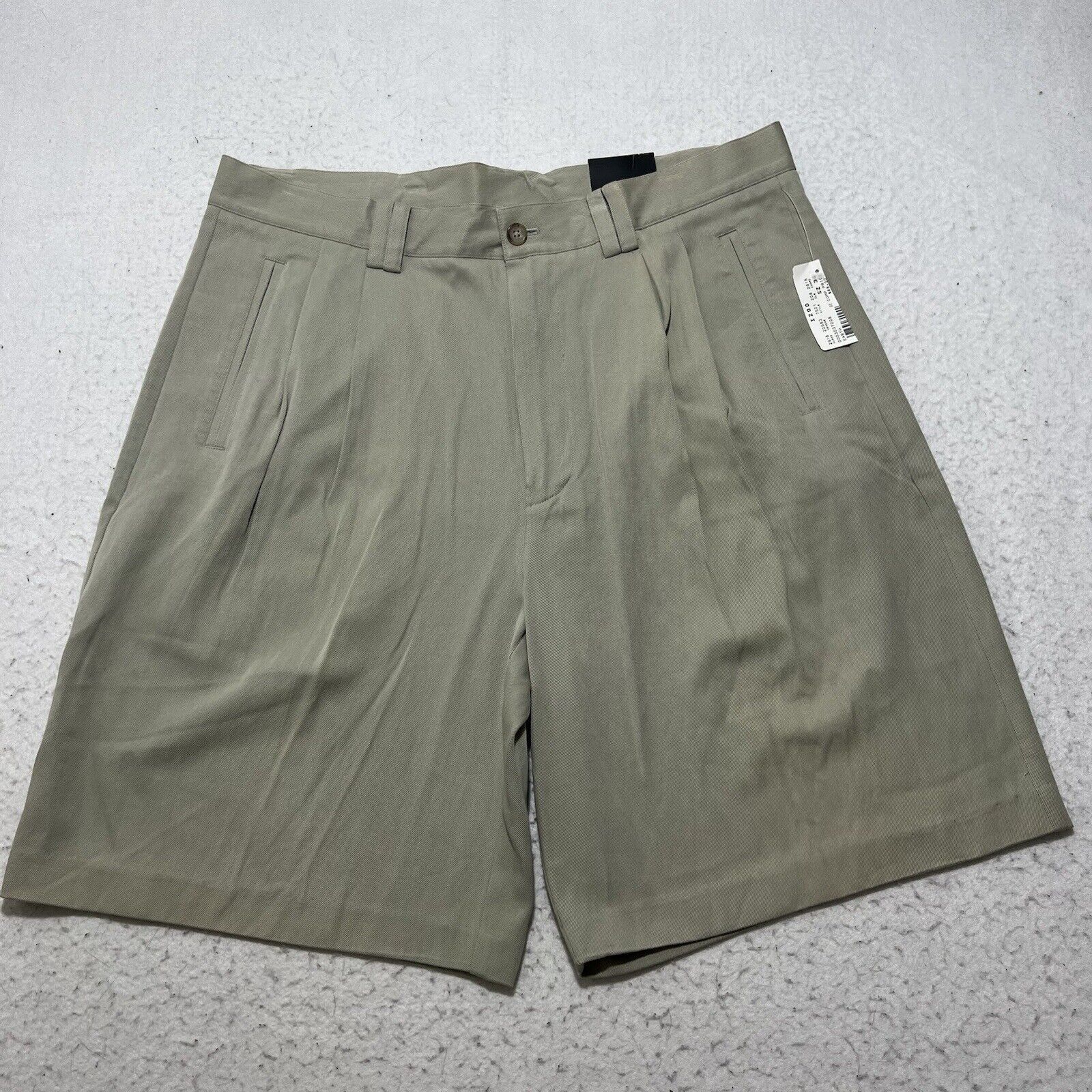 Izod IZOD Men's 34 Silk Blend Pleated Golf Shorts 9" Inseam Green Size US 34 / EU 50 - 1 Thumbnail