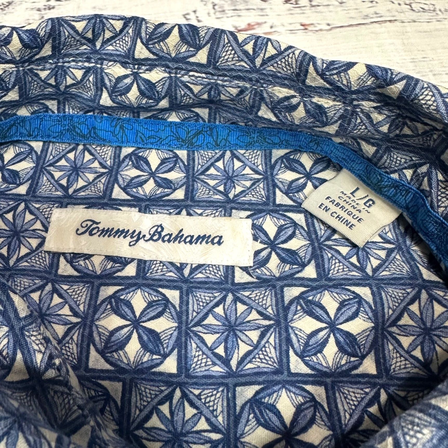 Tommy Bahama Tommy Bahama Shirt Mens L Blue Silk 100% Silk Short Sleeve Button-Up Collared Print Size US L / EU 52-54 / 3 - 6 Thumbnail