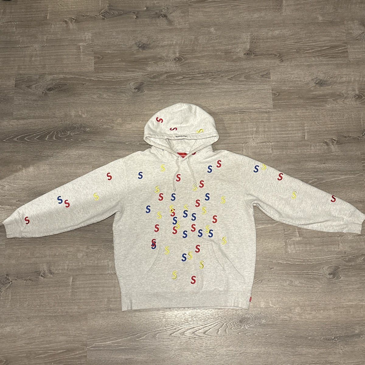Supreme Supreme Embroidered S Hooded Sweatshirt 'Ash Grey' Size US L / EU 52-54 / 3 - 1 Thumbnail