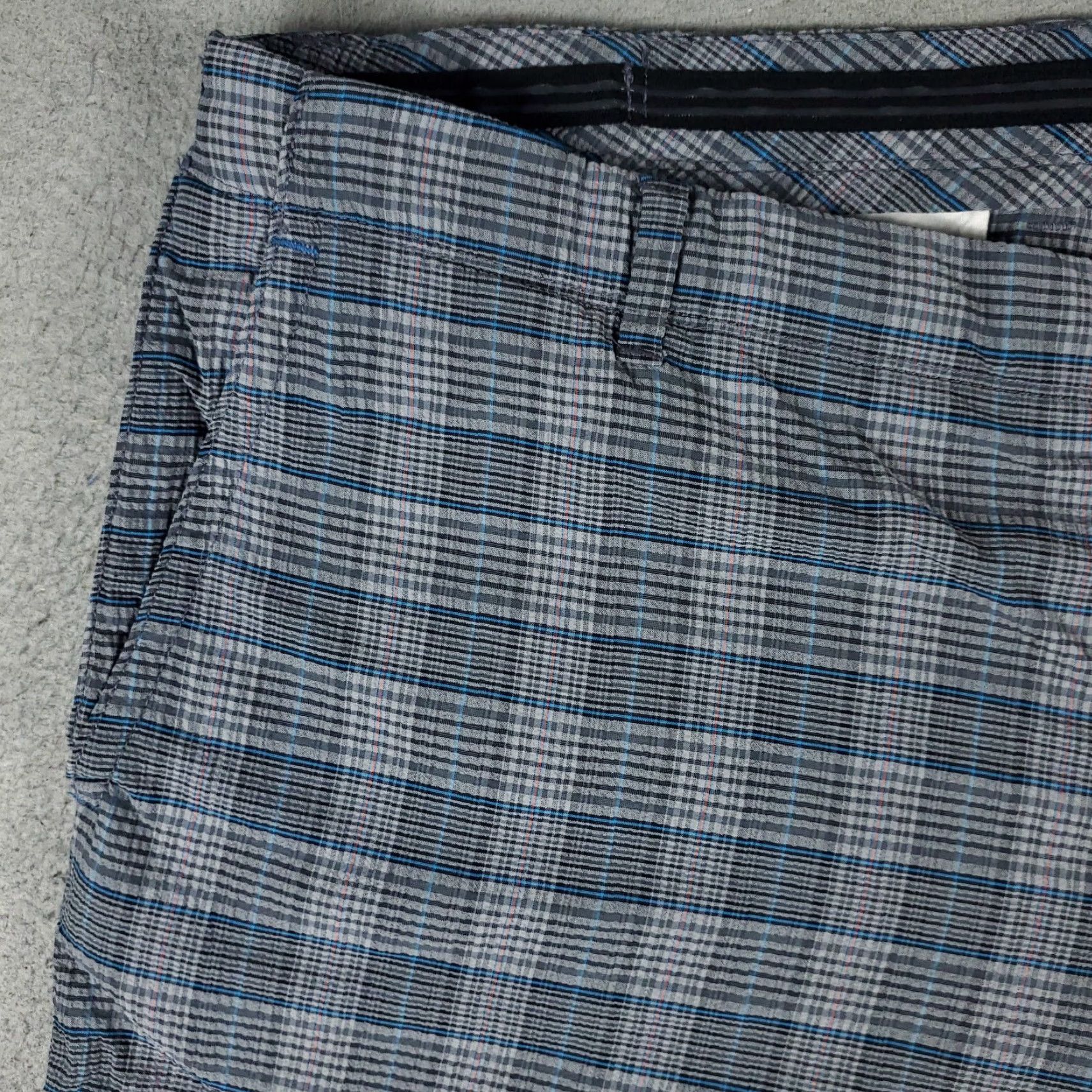Tommy Bahama VINTAGE Tommy Bahama Men's Shorts Size 40 Gray Plaid Chino Flat Front Casual Size US 40 / EU 56 - 2 Thumbnail